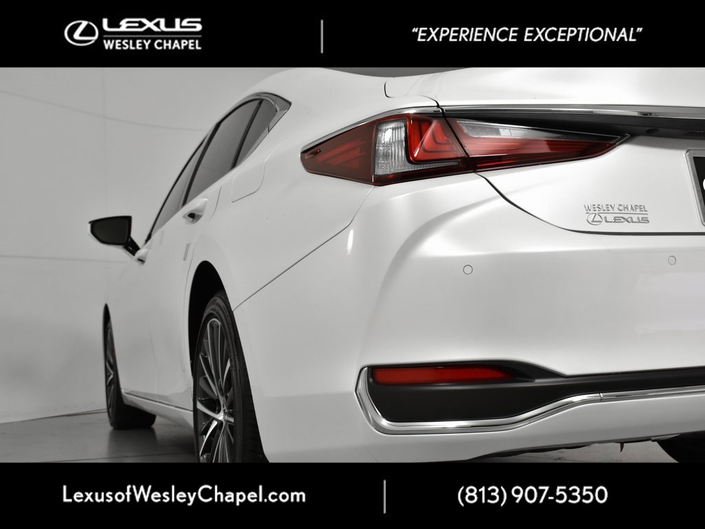 Used 2023 Lexus ES 250 w/ Premium Package image 9