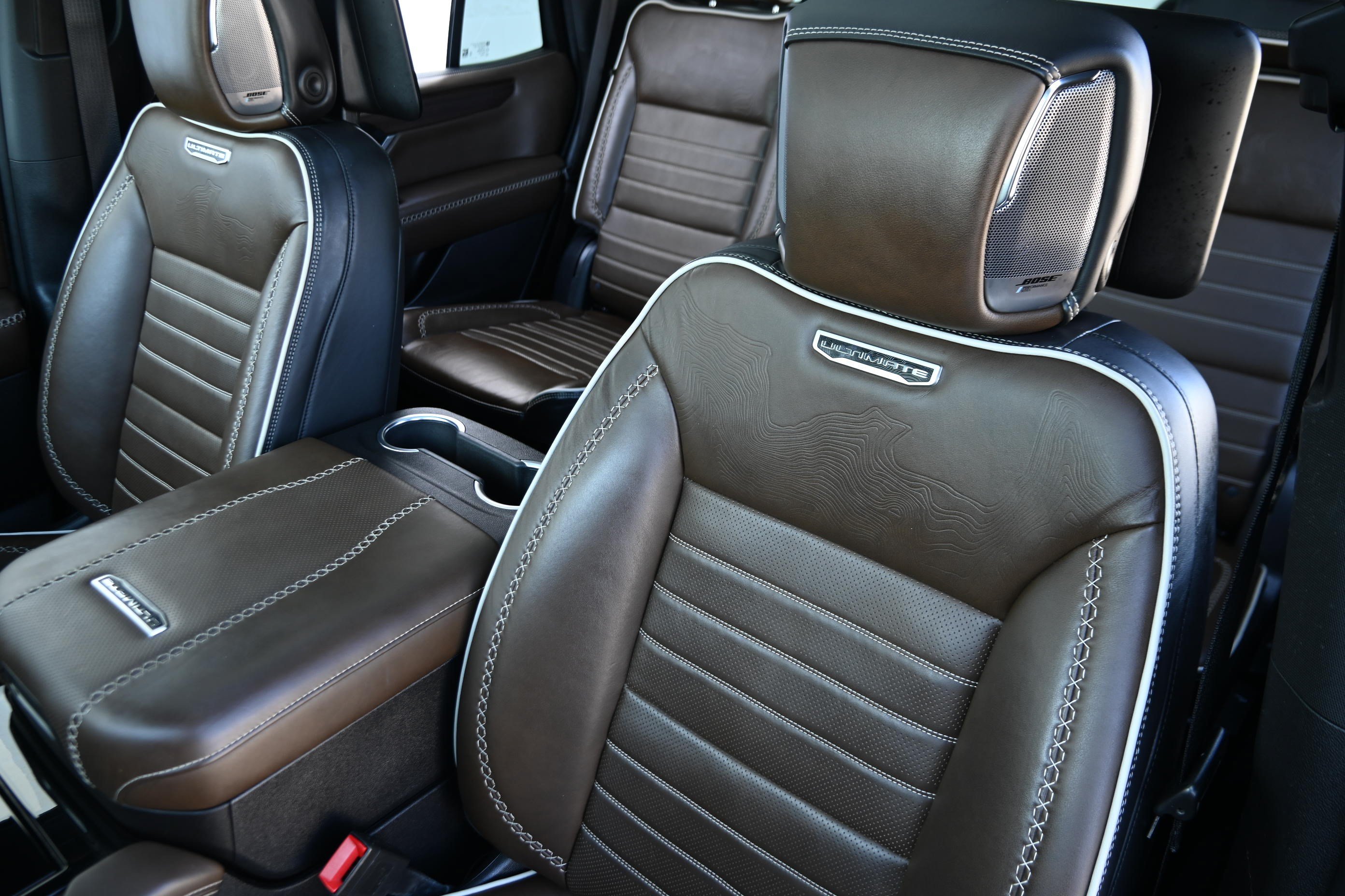 Used 2025 GMC Yukon Denali Ultimate w/ LPO, Floor Liner Package AWD/4WD image 12