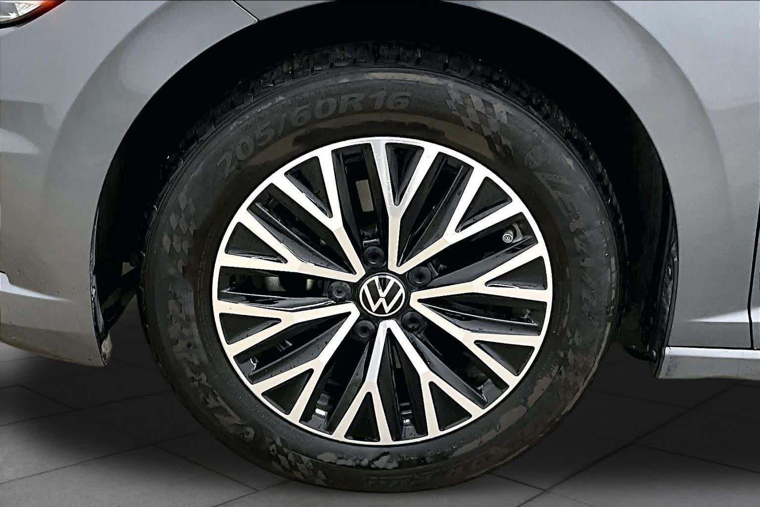 Used 2021 Volkswagen Jetta SE FWD image 11