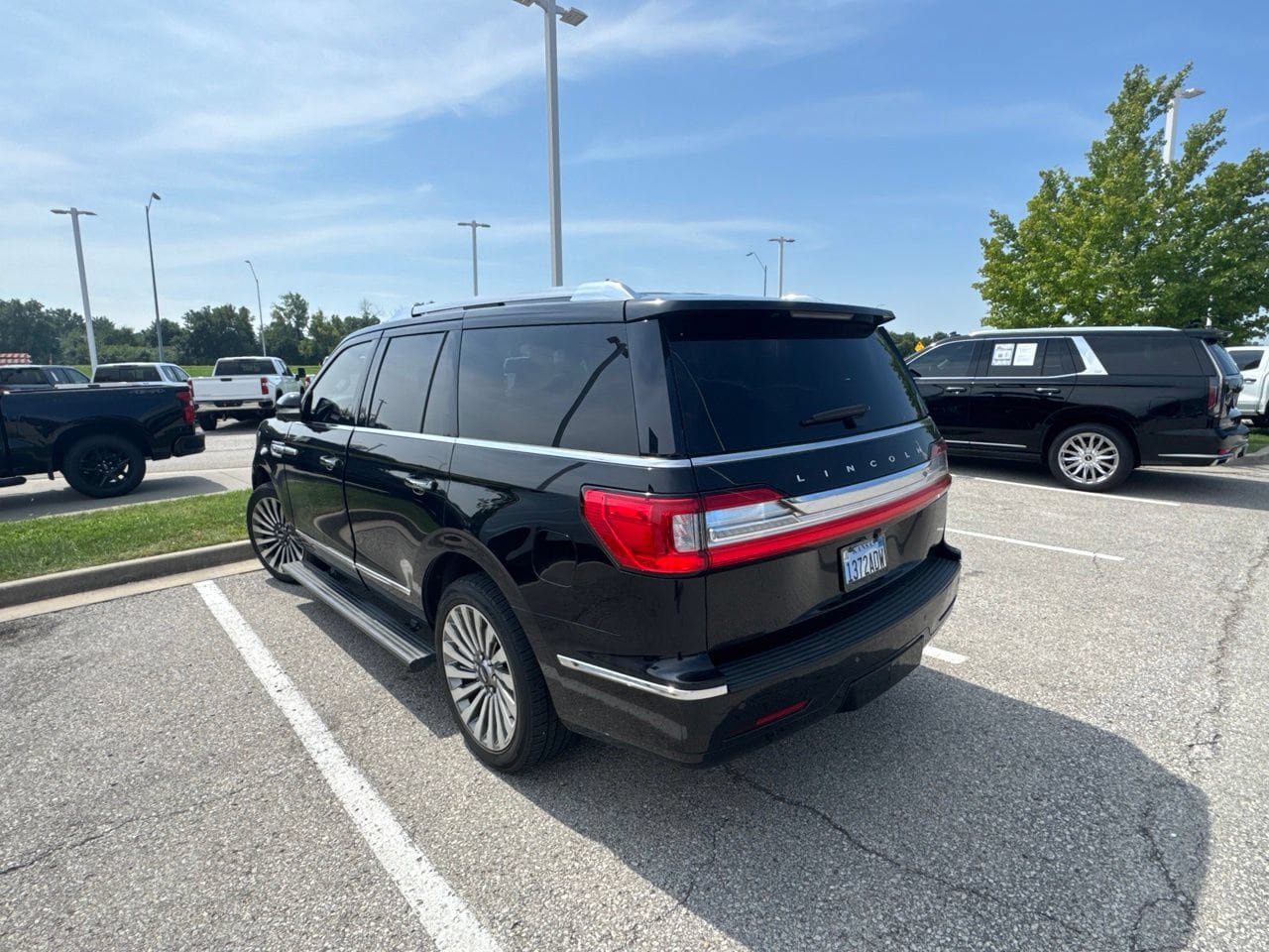 Used 2019 Lincoln Navigator Reserve AWD/4WD image 3