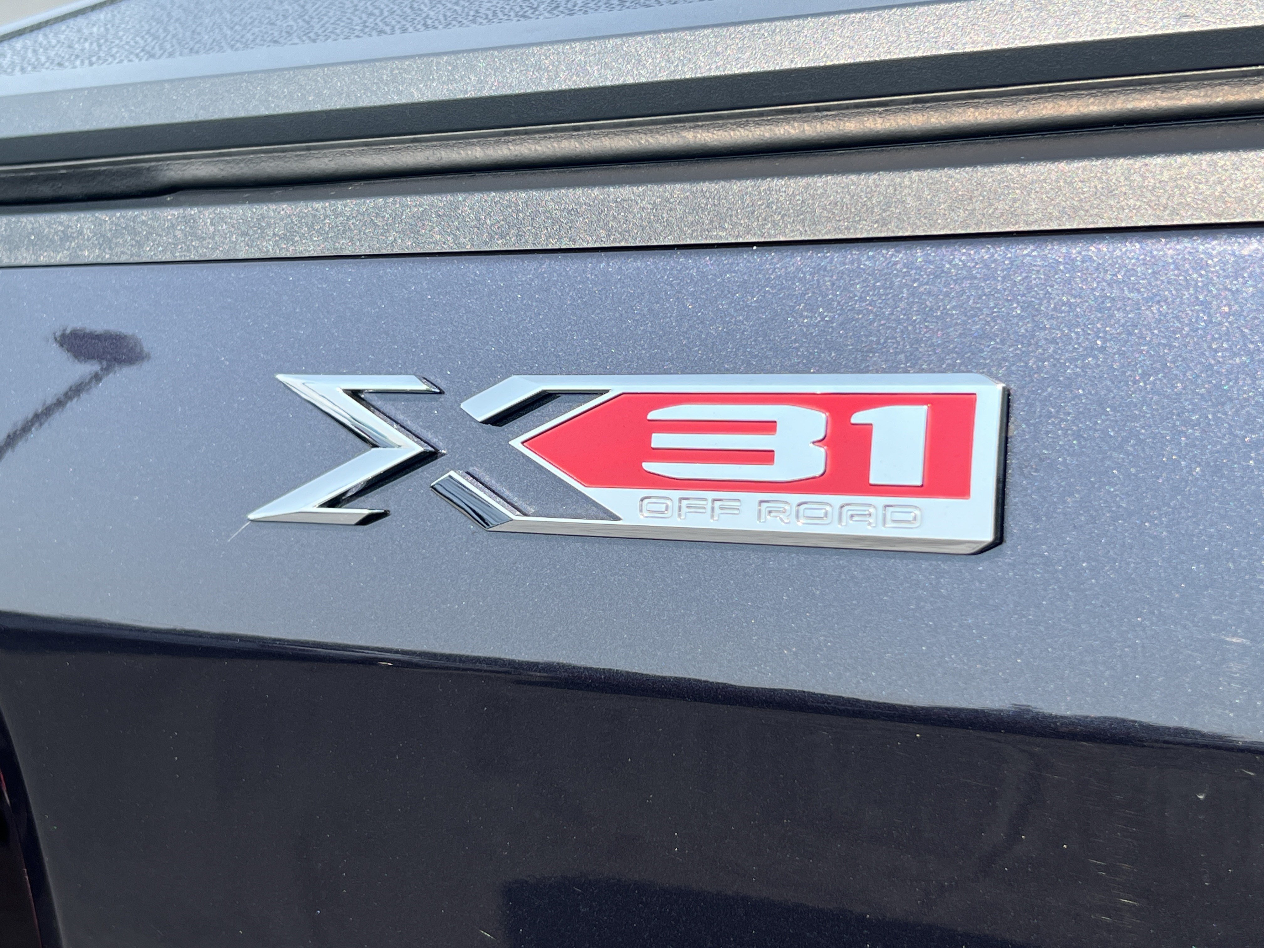 Used 2025 GMC Sierra 1500 SLT w/ SLT Premium Package AWD/4WD image 9