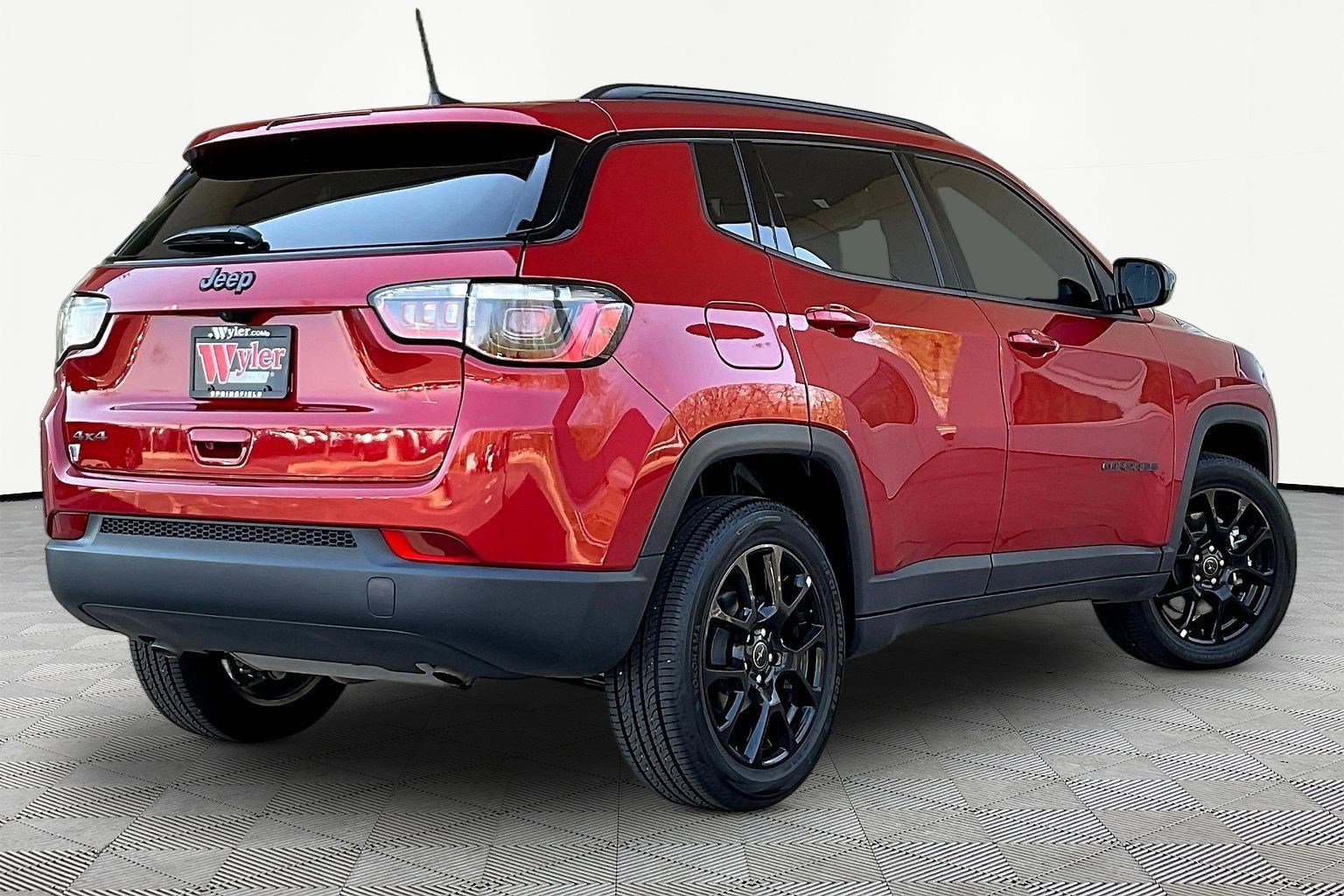 Used 2026 Jeep Compass Latitude image 6