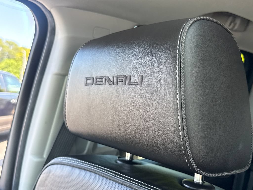 Used 2020 GMC Yukon Denali w/ Denali Ultimate Package AWD/4WD image 42