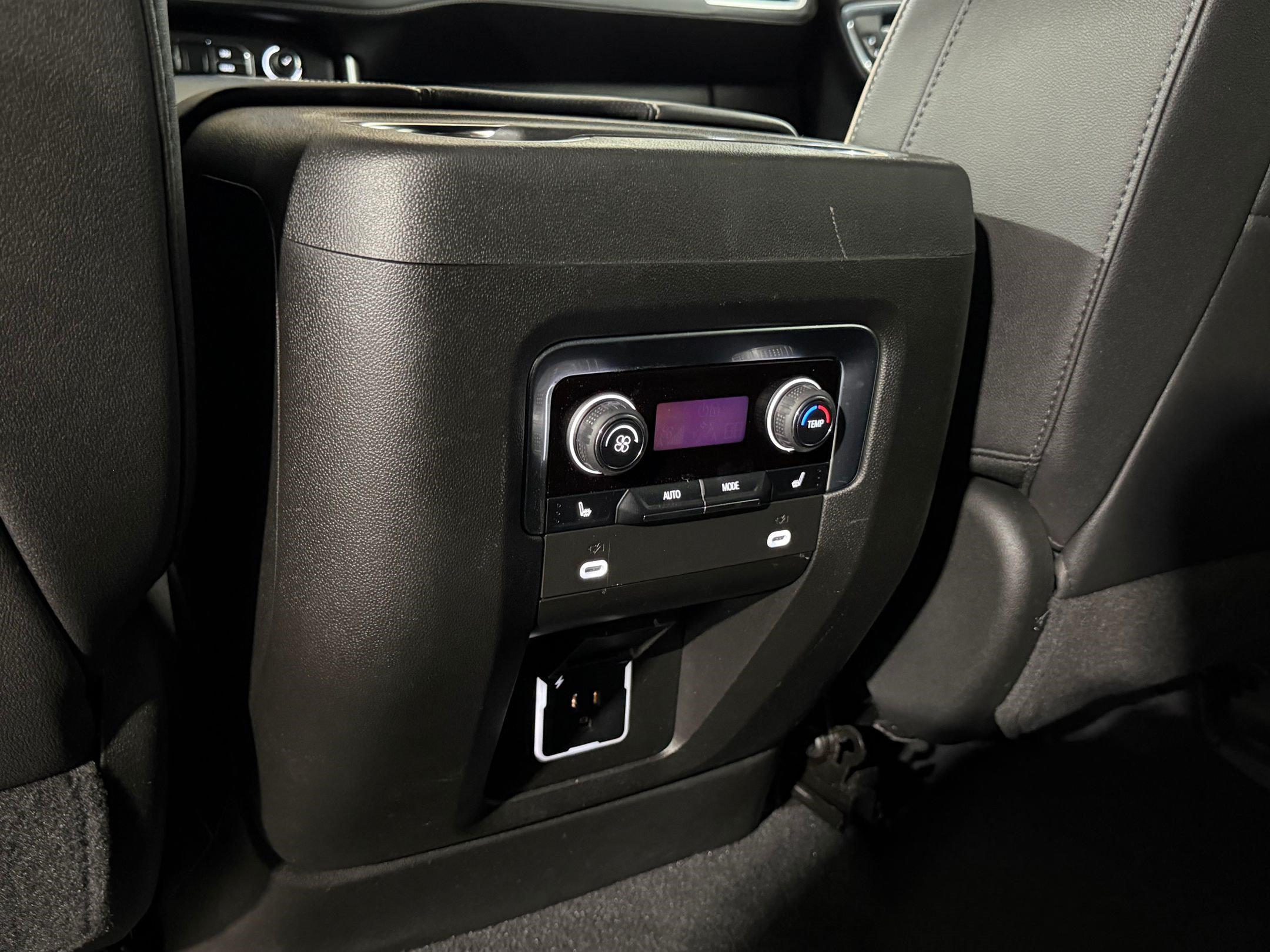Used 2023 Chevrolet Tahoe Premier AWD/4WD image 42