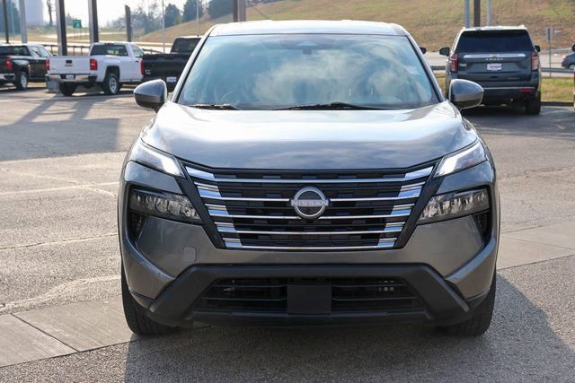 Used 2024 Nissan Rogue SV AWD/4WD image 2