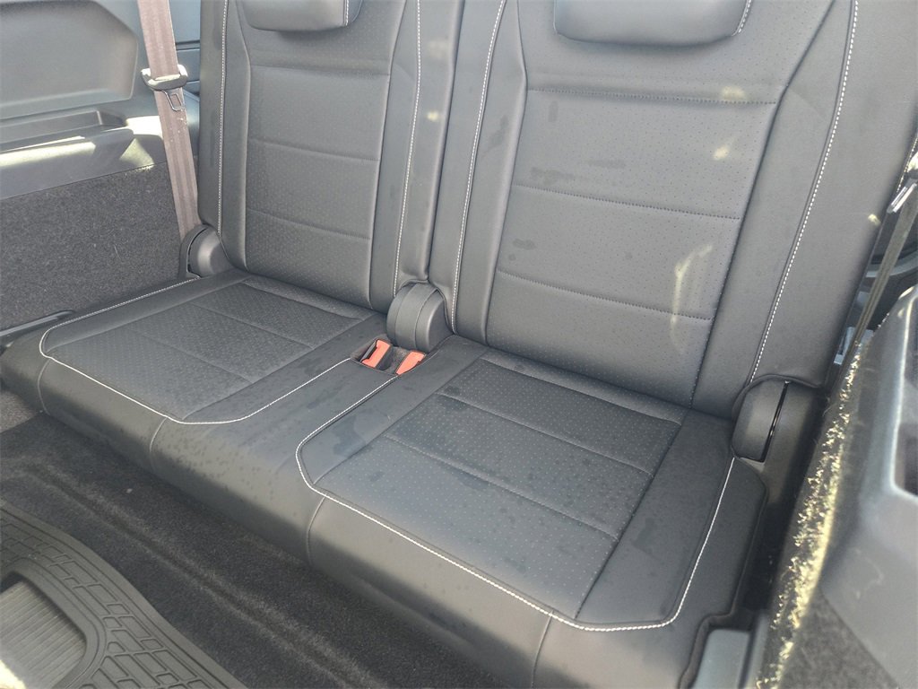 Used 2021 Volkswagen Tiguan SEL w/ 3-Row Tiguan MDO Package image 32