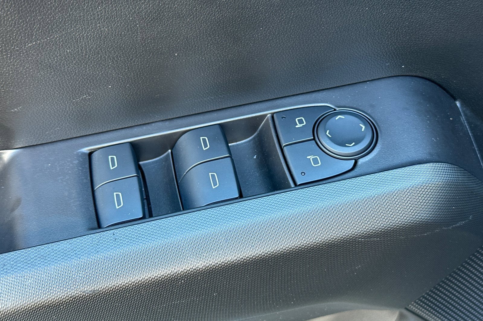 Used 2024 Chevrolet Colorado W/T image 12