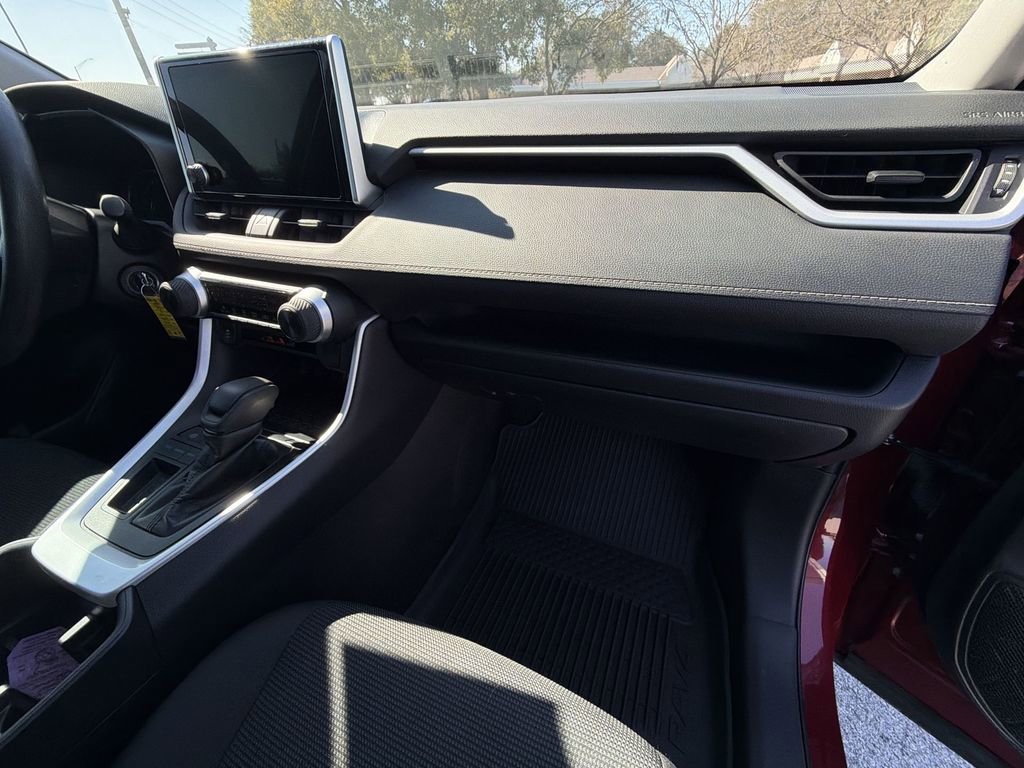 Used 2023 Toyota RAV4 LE image 31