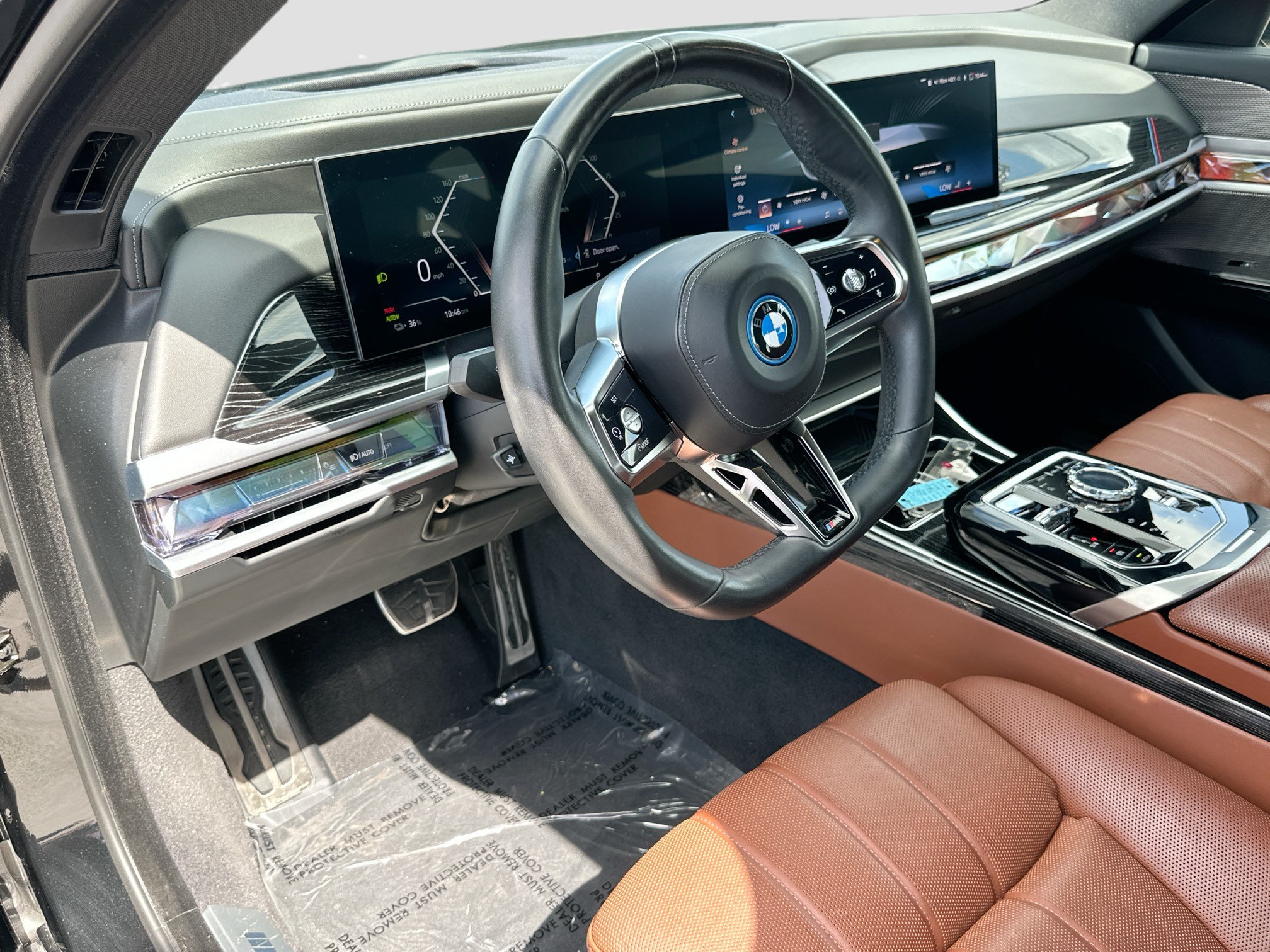 Used 2024 BMW i7 xDrive60 w/ Premium Package AWD/4WD image 9