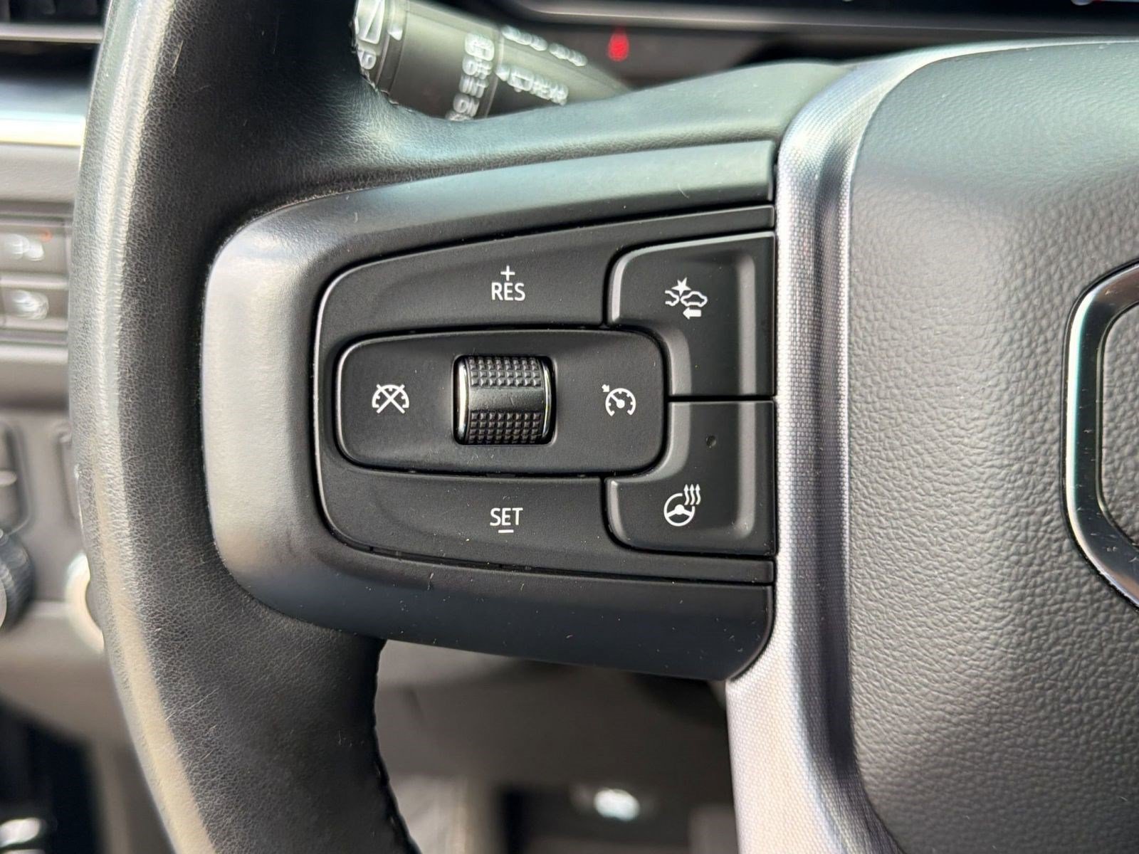 Used 2023 GMC Yukon SLT w/ SLT Luxury Package AWD/4WD image 17