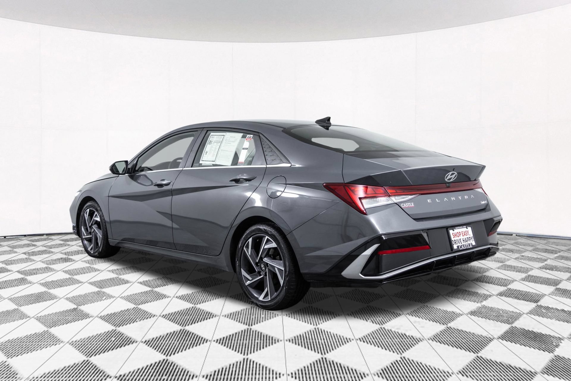 Used 2025 Hyundai Elantra Limited FWD image 17