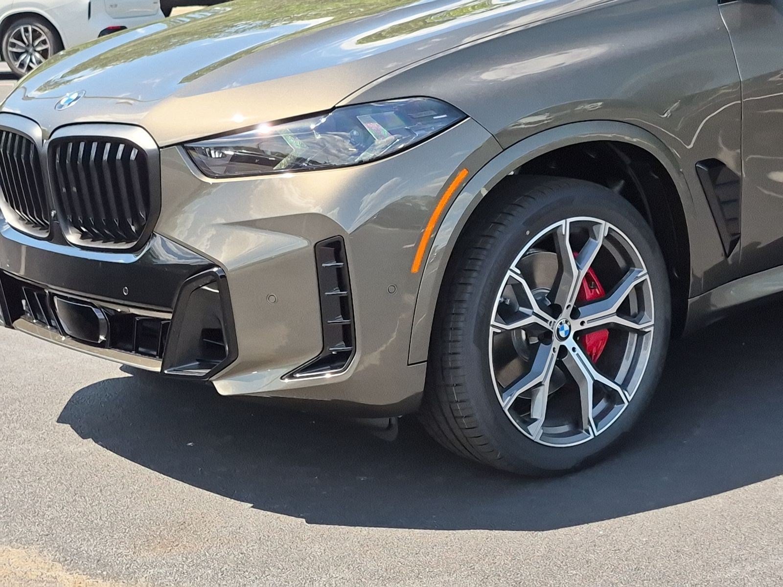 New 2026 BMW X5 xDrive40i w/ M Sport Package AWD/4WD image 10