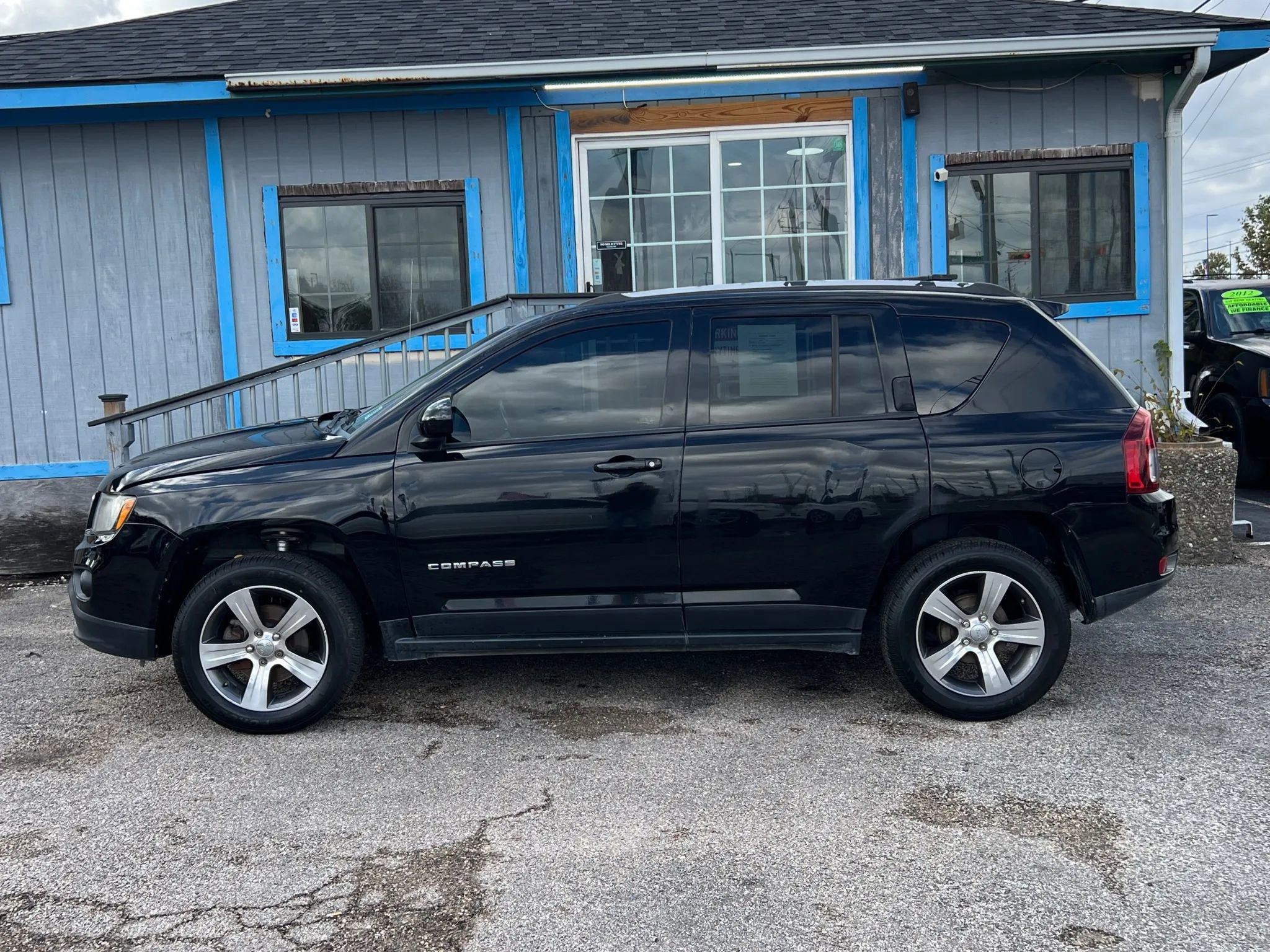 Used 2016 Jeep Compass Latitude image 9