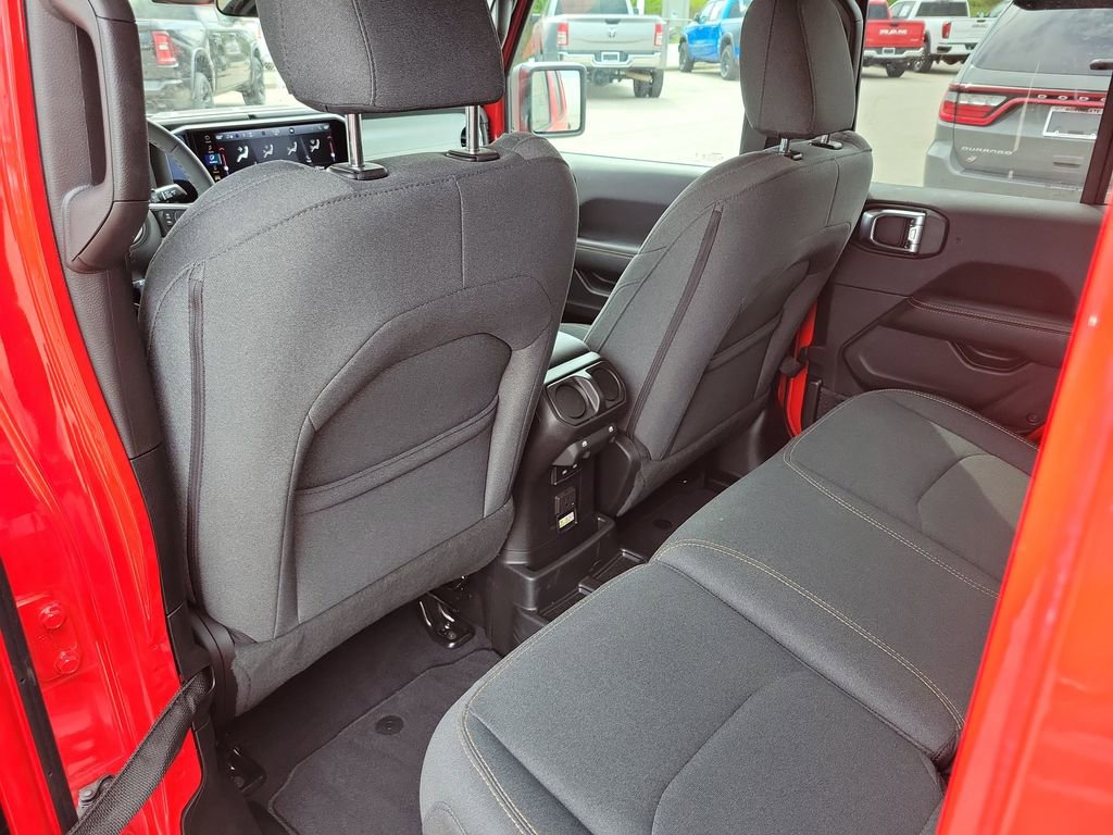 Used 2025 Jeep Wrangler Unlimited Sahara image 18