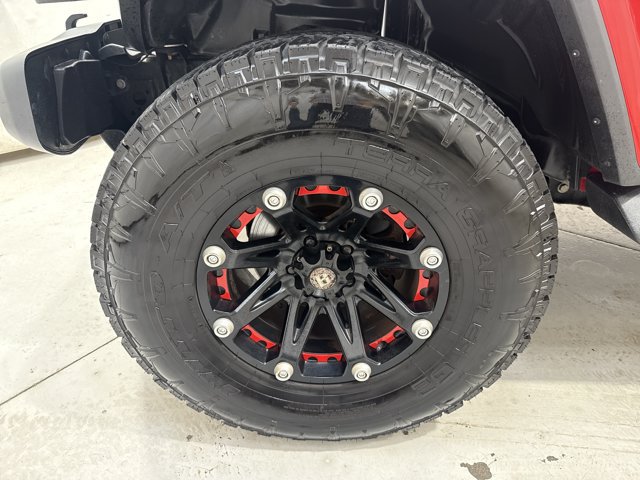 Used 2018 Jeep Wrangler Unlimited Sahara w/ Cold Weather Group AWD/4WD image 29