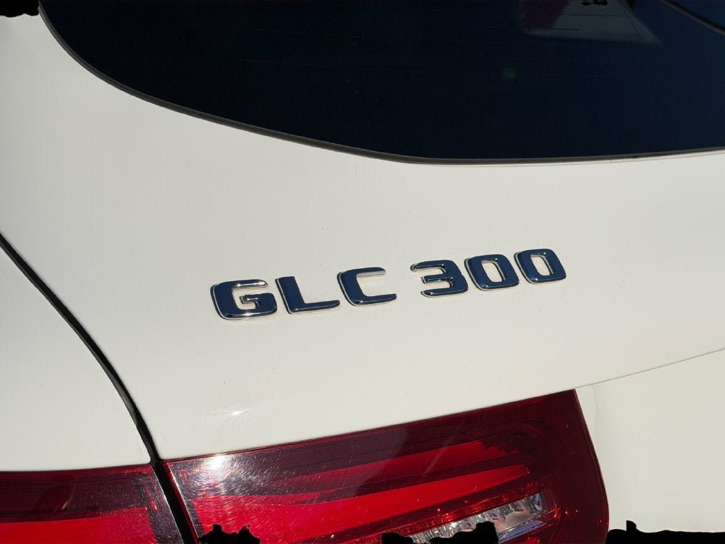 Used 2019 Mercedes-Benz GLC 300 4MATIC image 34