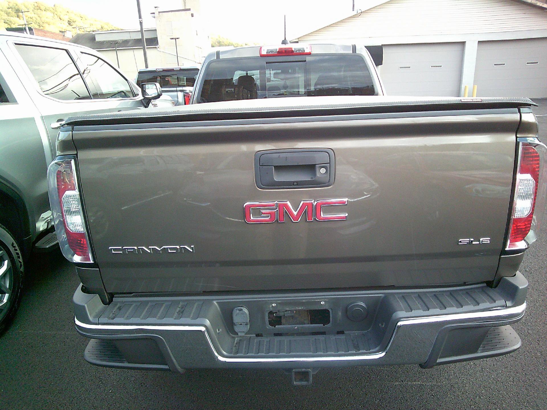 Used 2016 GMC Canyon SLE w/ SLE Convenience Package image 5