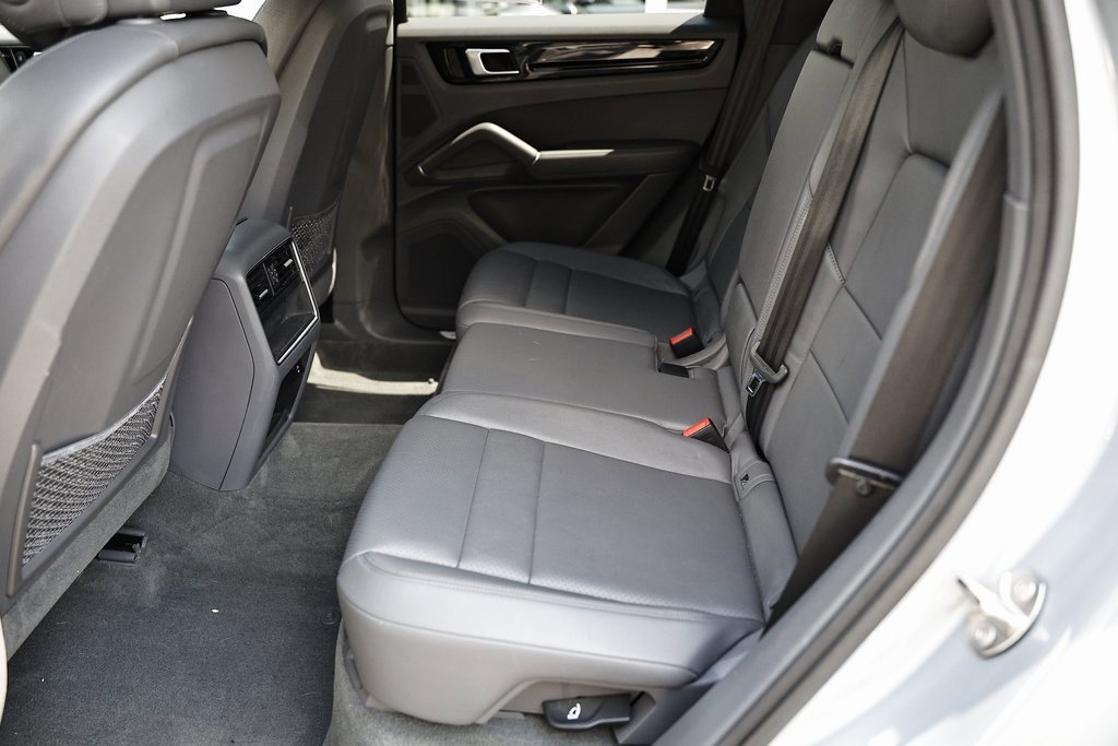 Used 2022 Porsche Cayenne Platinum Edition image 26