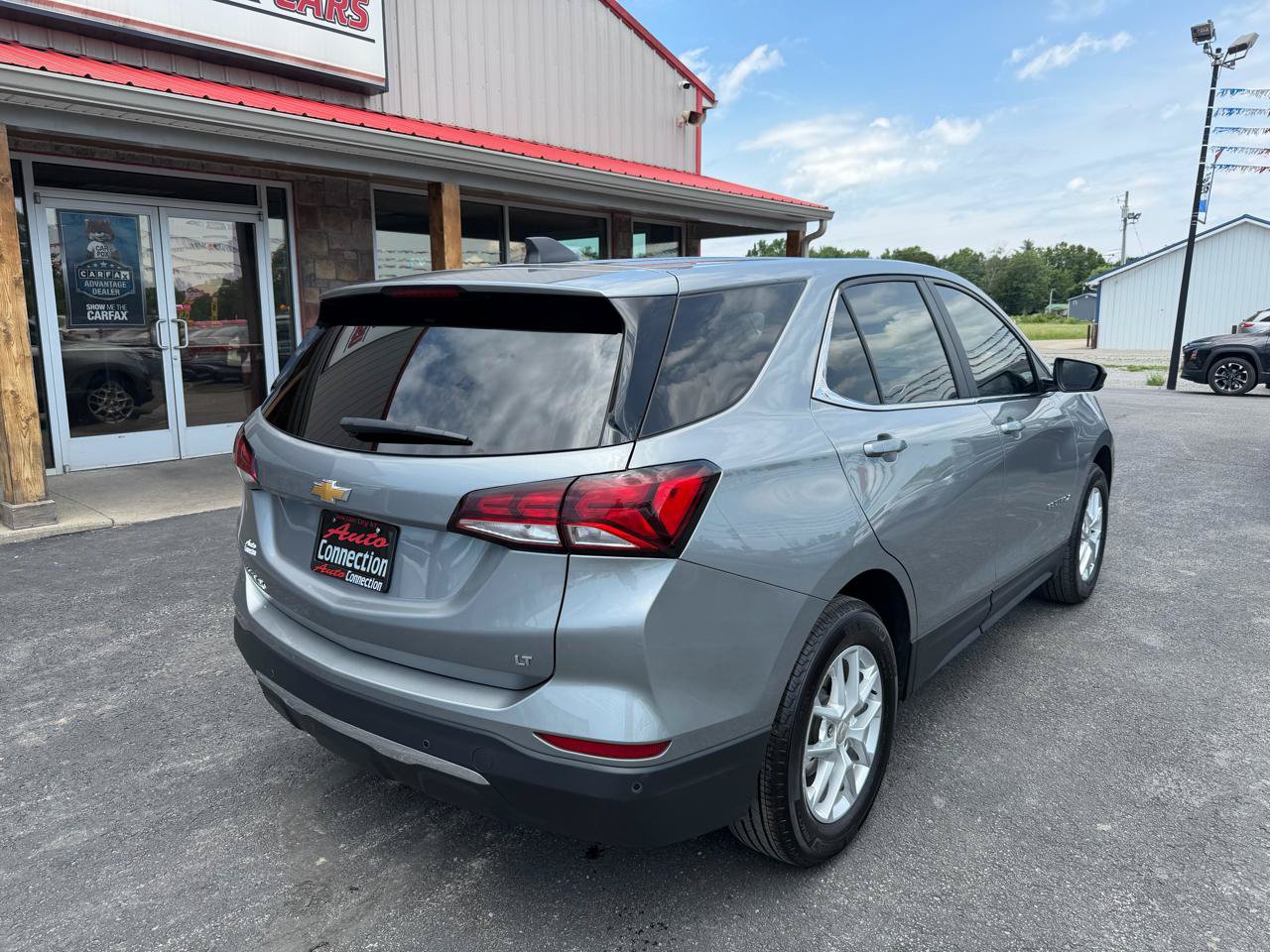 Used 2024 Chevrolet Equinox LT w/ LPO, Floor Liner Package FWD image 4