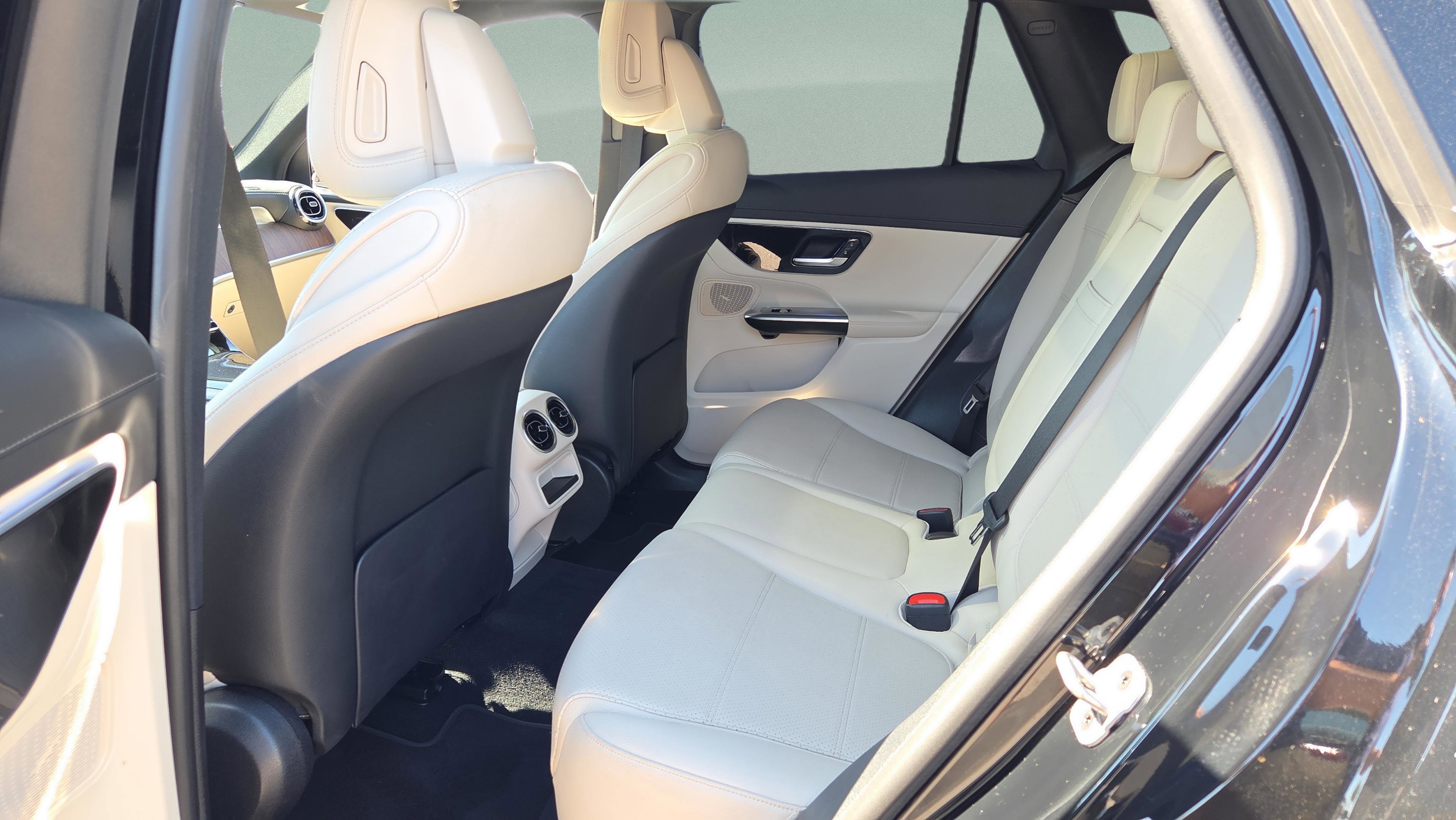 Used 2024 Mercedes-Benz GLC 300 GLC 300 4MATIC image 16