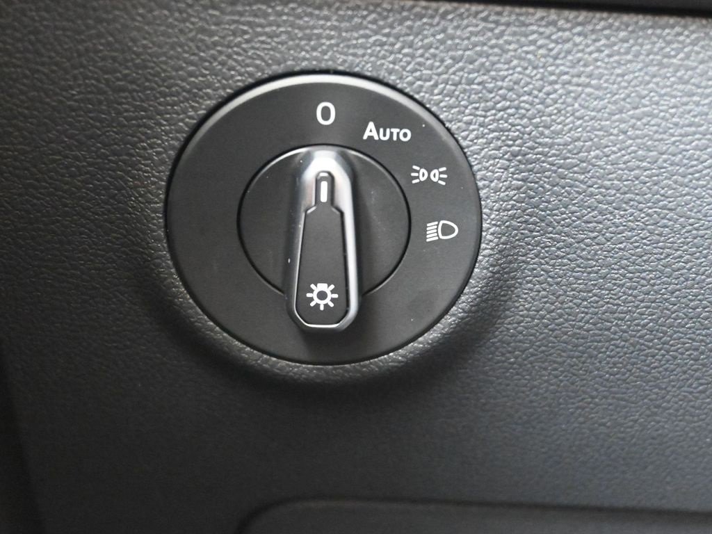 New 2025 Volkswagen Taos SE image 24