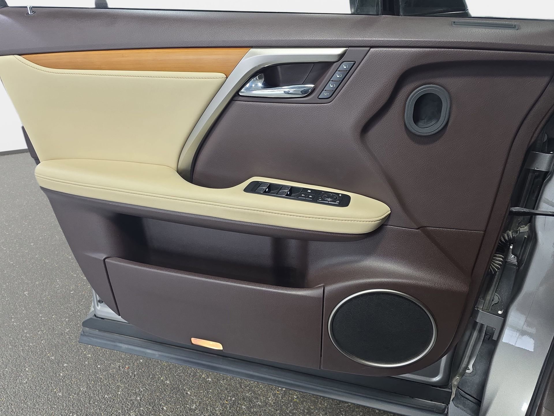 Used 2020 Lexus RX 450h AWD w/ Premium Package image 26