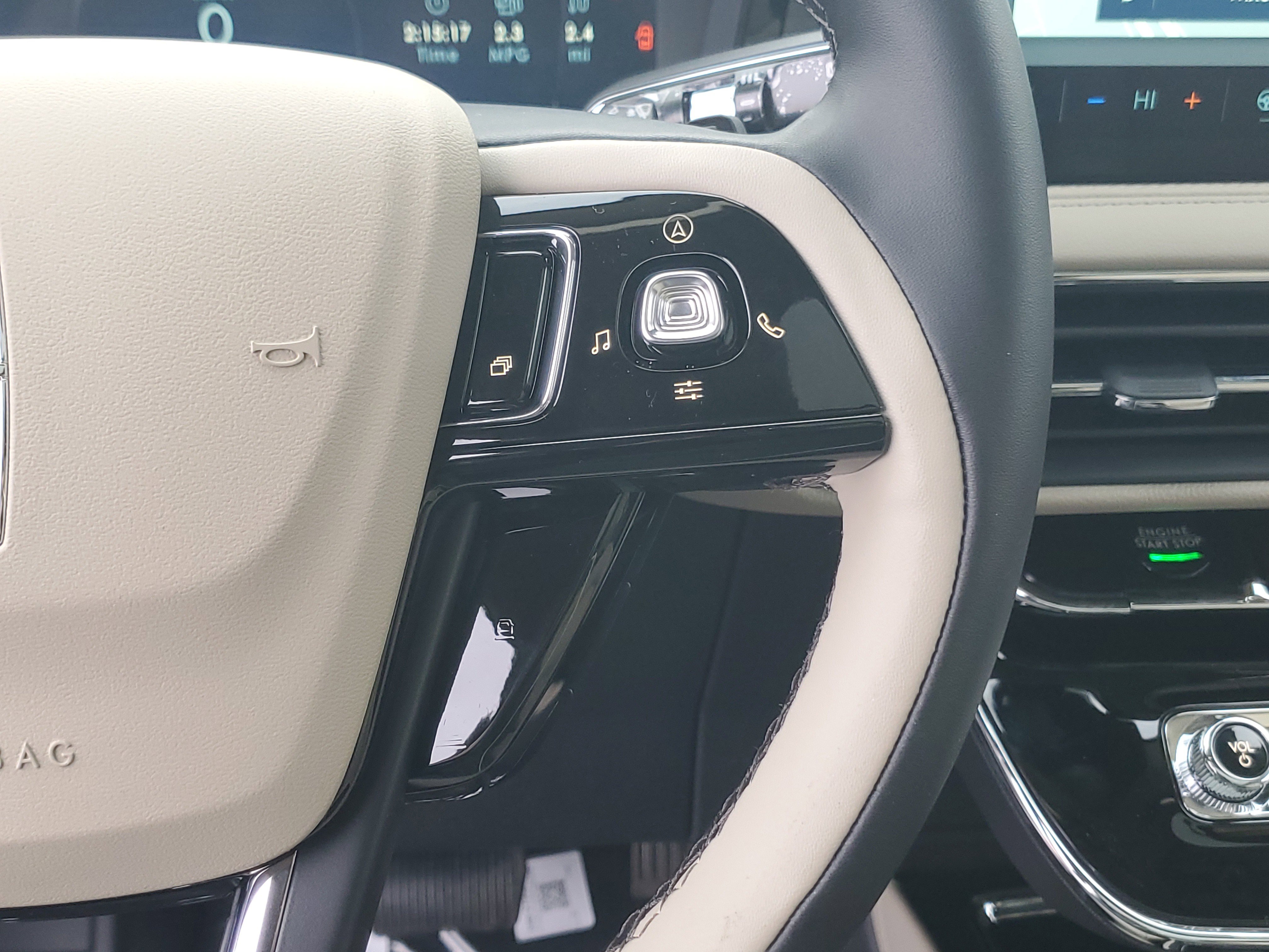 New 2026 Lincoln Corsair Premiere image 18