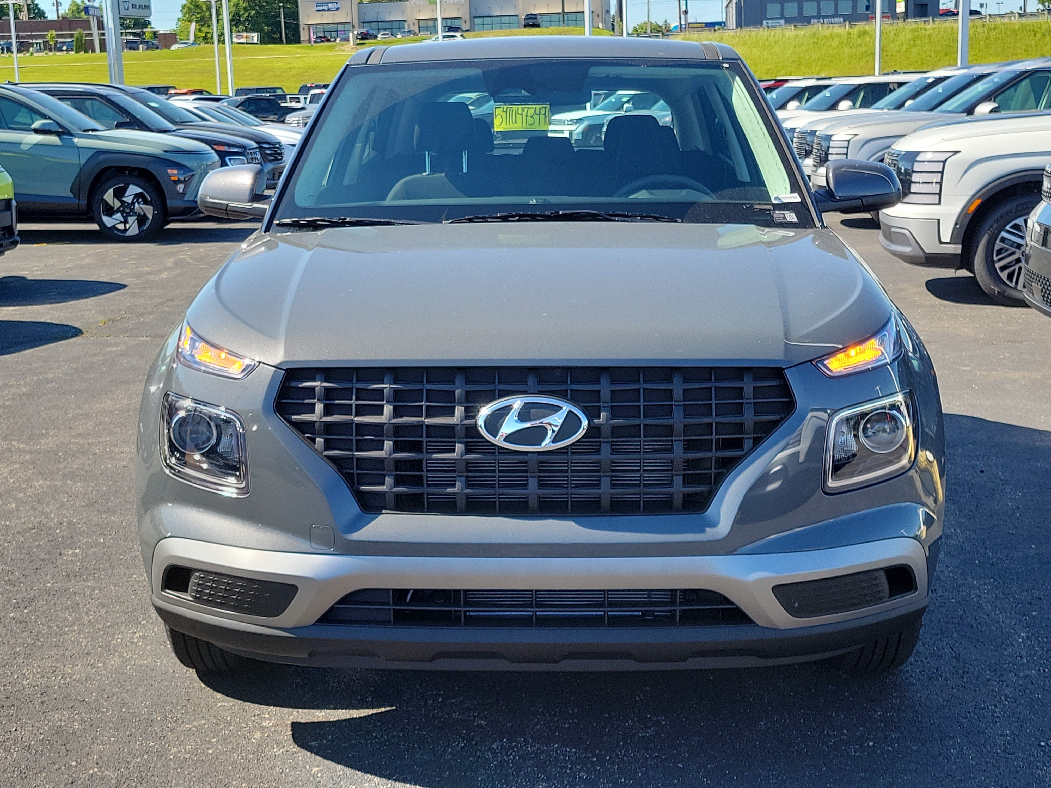 New 2026 Hyundai Venue SE FWD image 2