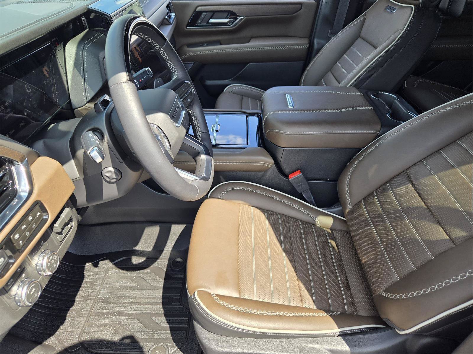 Used 2026 GMC Yukon Denali Ultimate w/ LPO, Floor Liner Package AWD/4WD image 13