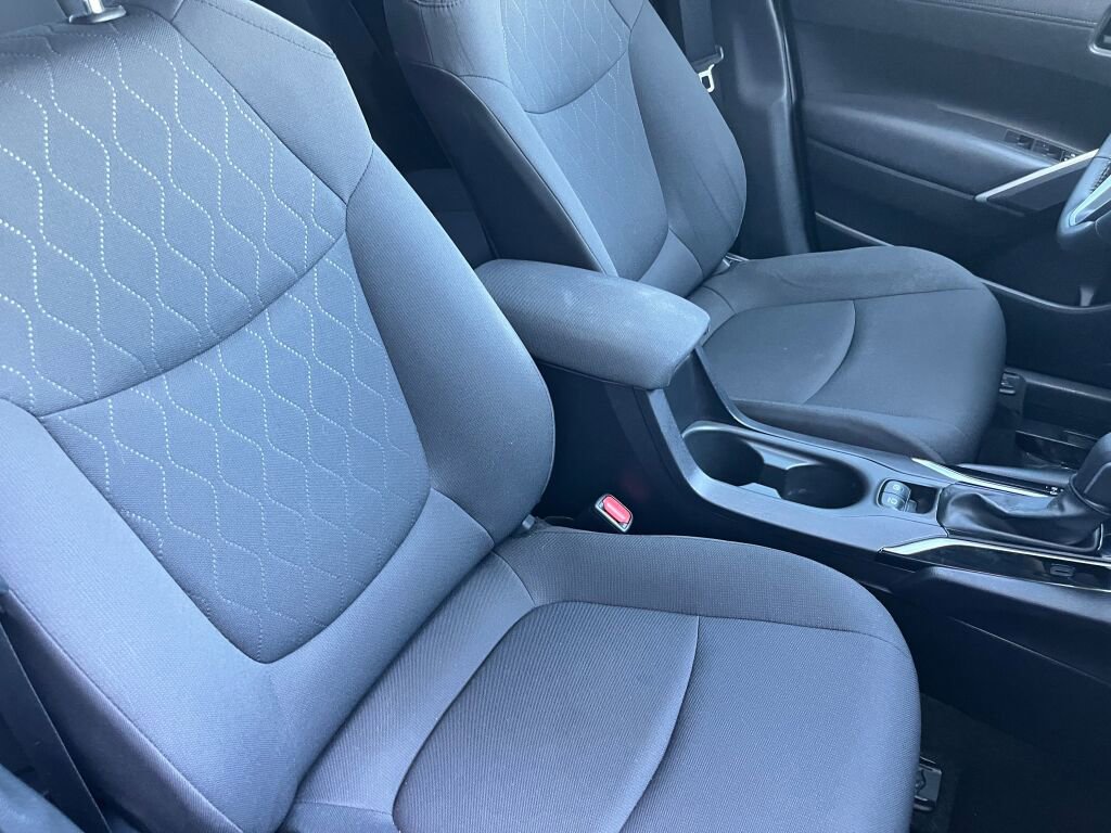 Used 2022 Toyota Corolla Cross LE w/ Moonroof Package FWD image 31