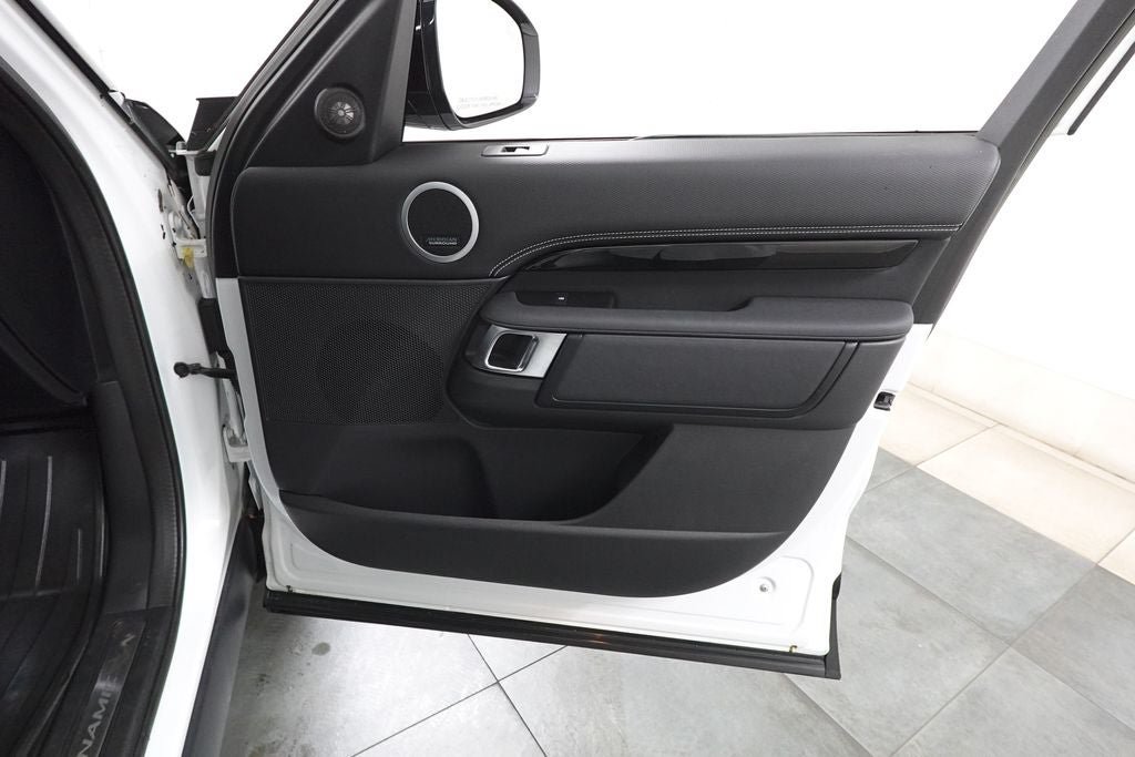 Used 2023 Land Rover Discovery Metropolitan Edition AWD/4WD image 33