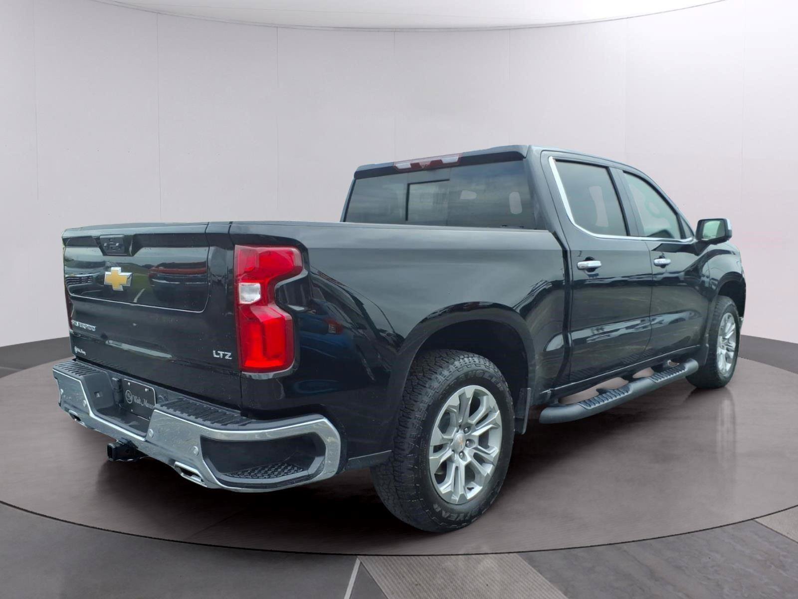 Used 2025 Chevrolet Silverado 1500 LTZ AWD/4WD image 5