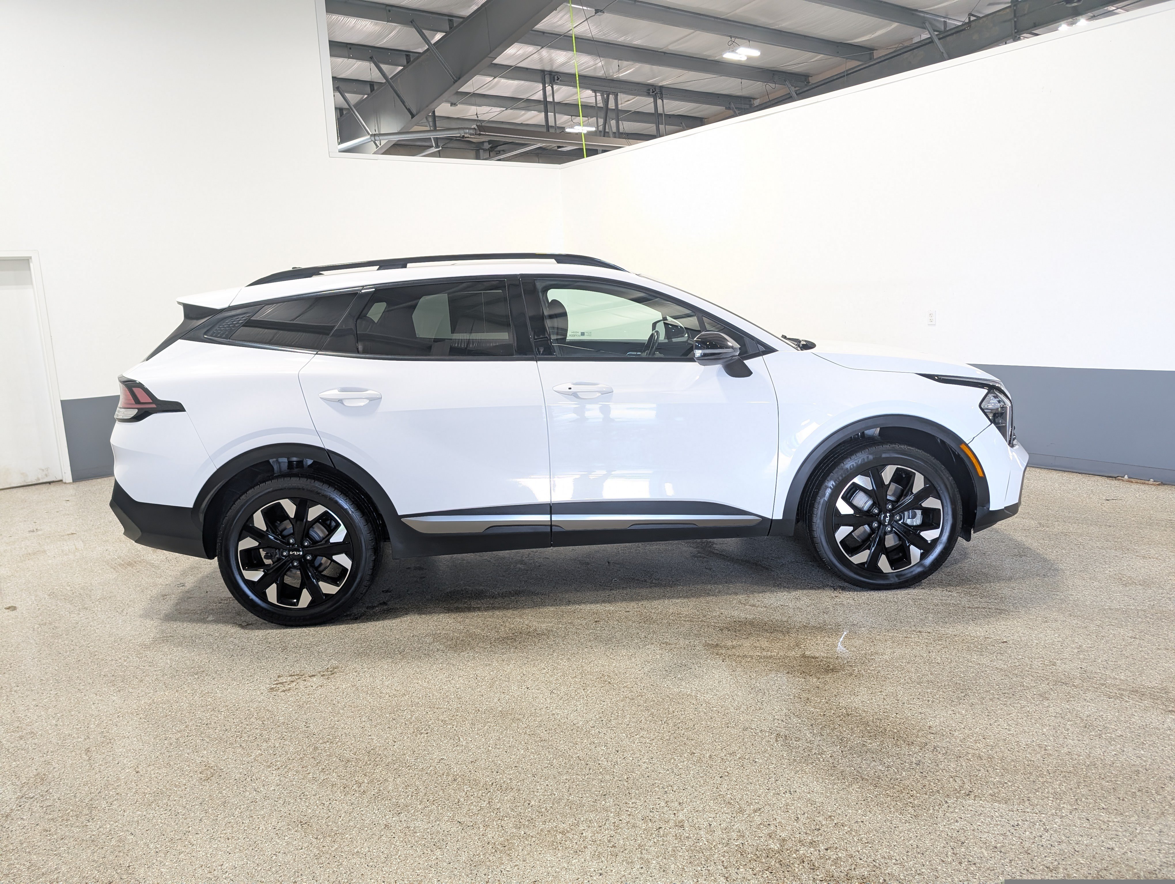 Used 2023 Kia Sportage X-Line w/ X-Line Premium Package AWD/4WD image 2