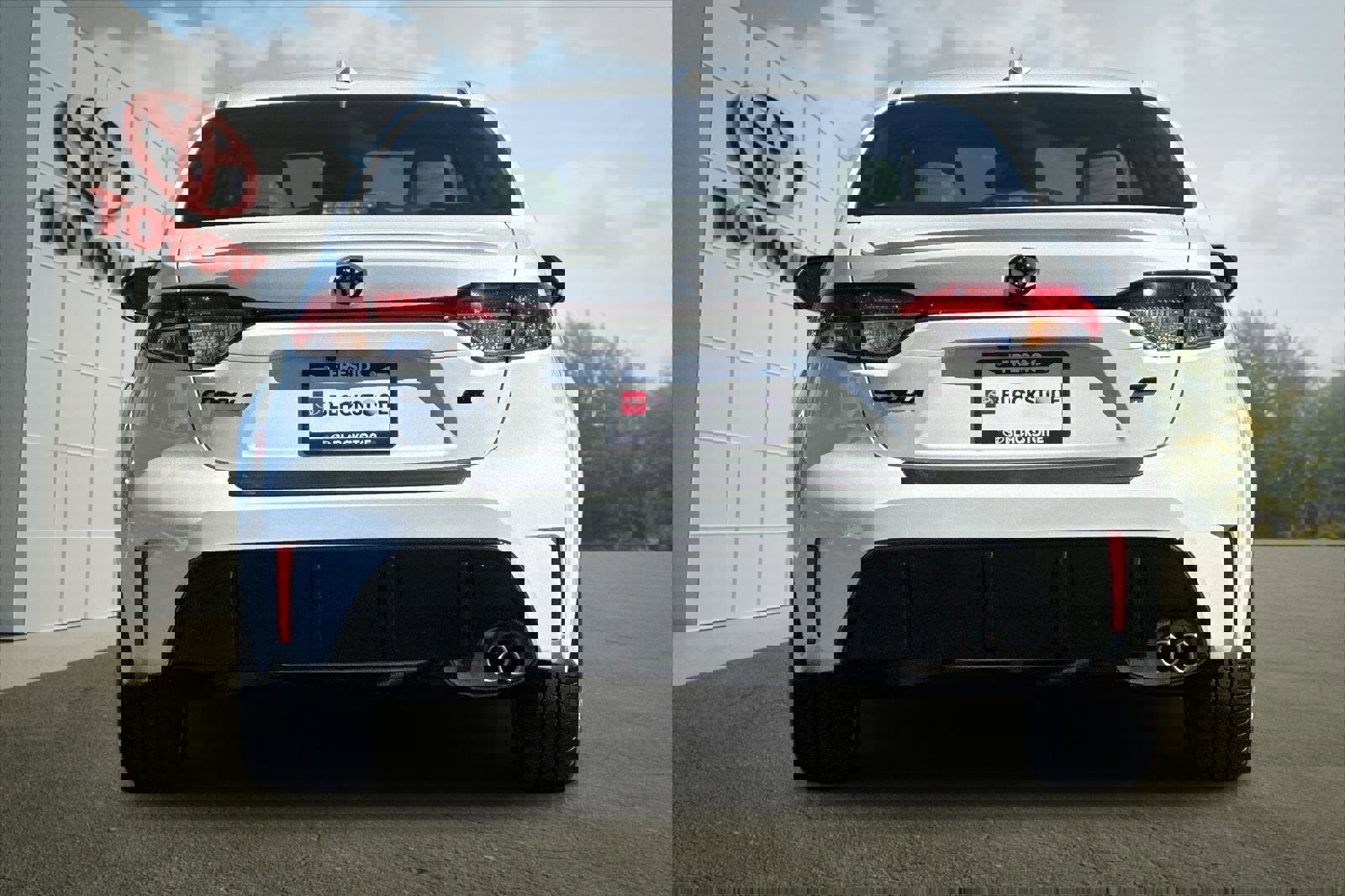 Used 2026 Toyota Corolla SE w/ SE Package image 4