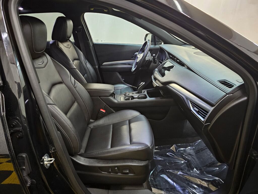 Used 2020 Cadillac XT4 Premium Luxury AWD/4WD image 11