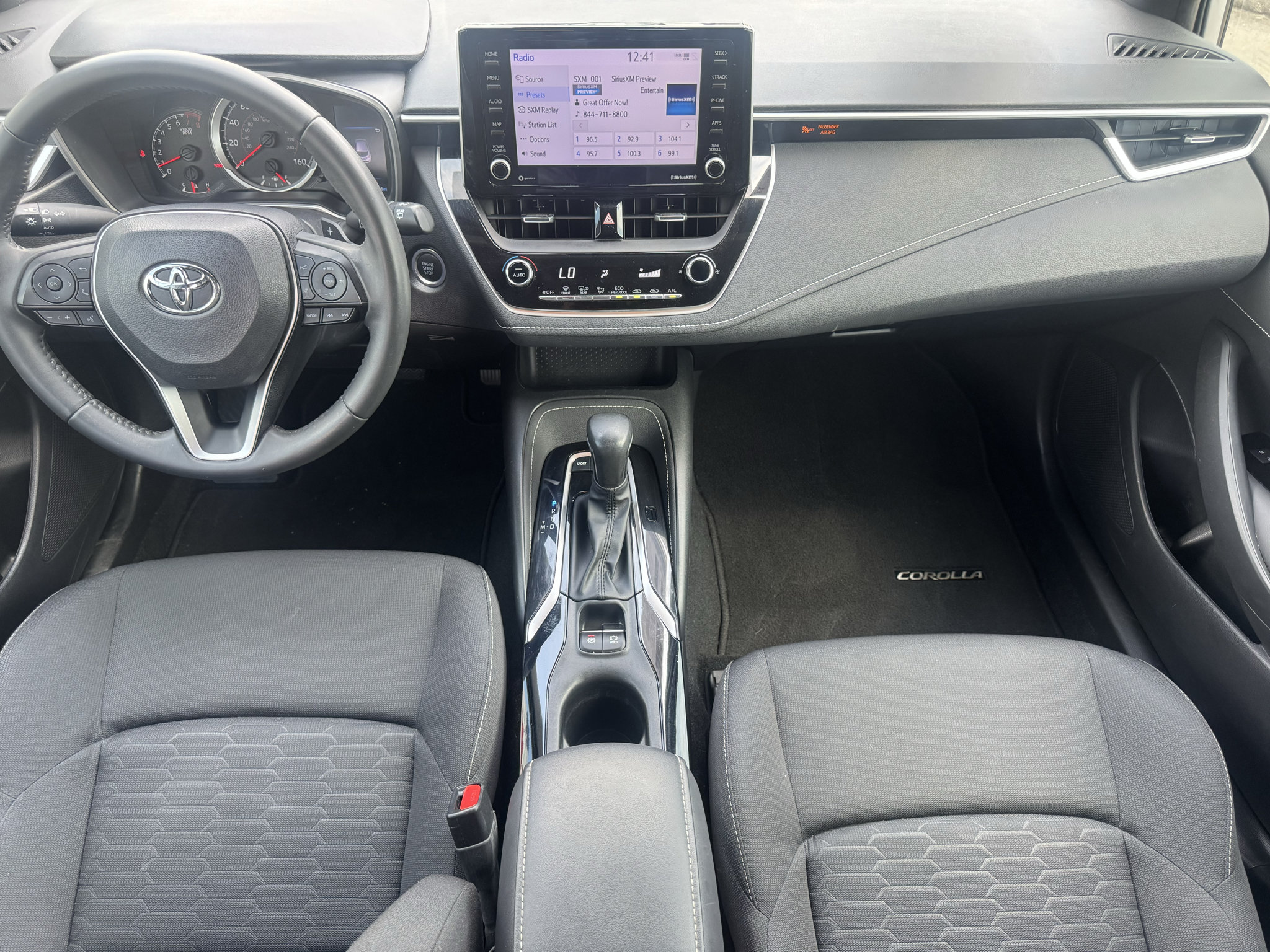 Used 2022 Toyota Corolla SE FWD image 2