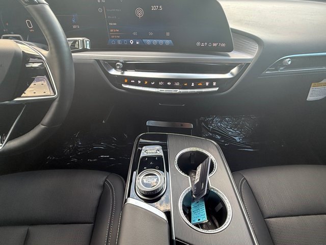 Certified 2026 Cadillac Lyriq Luxury AWD/4WD image 3