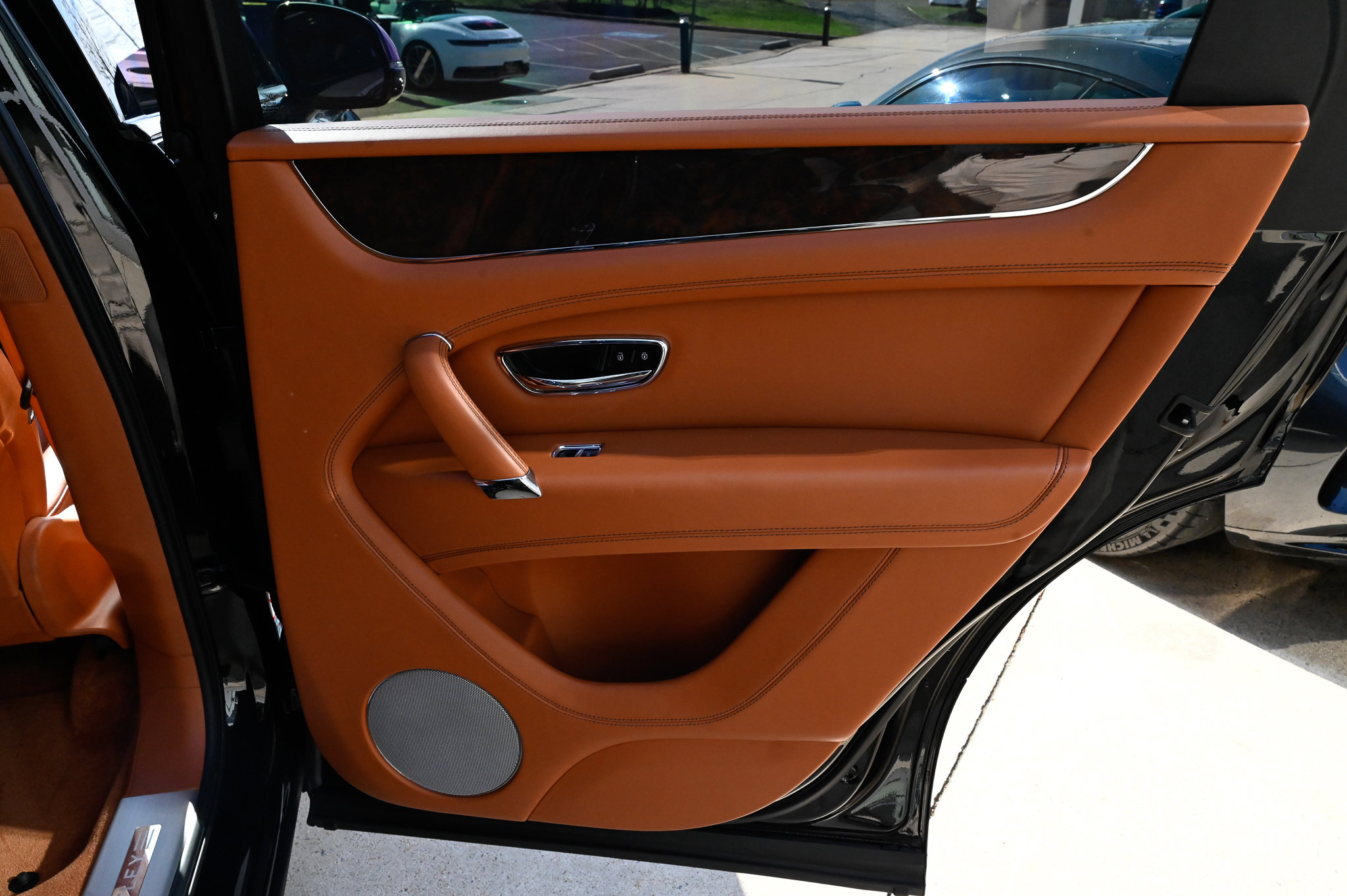 Used 2019 Bentley Bentayga image 48