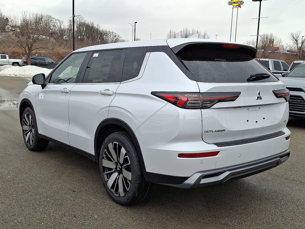 New 2026 Mitsubishi Outlander SE AWD/4WD image 3