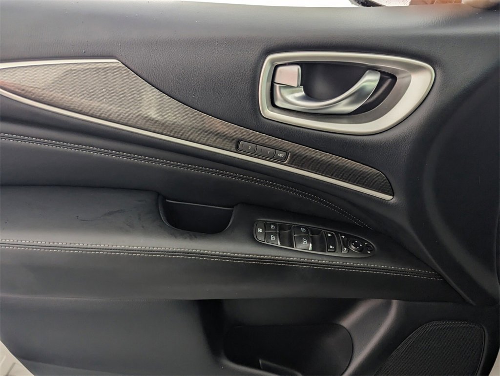 Used 2019 INFINITI QX60 Luxe w/ Essential Package image 30