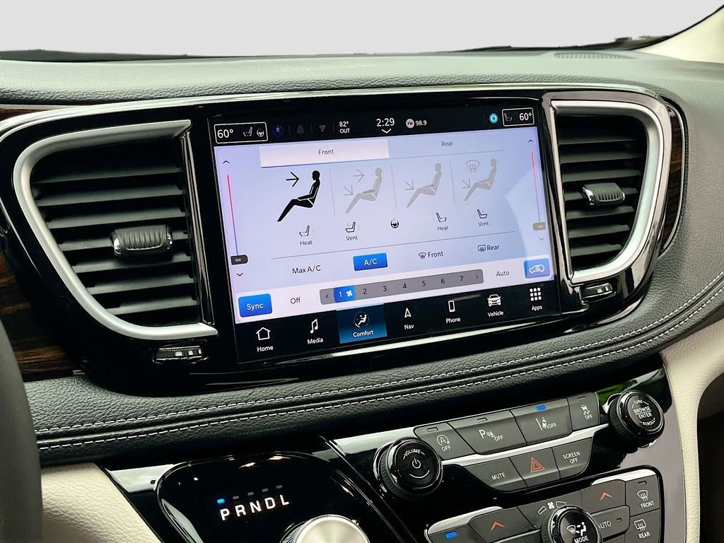 Certified 2024 Chrysler Pacifica Limited image 16