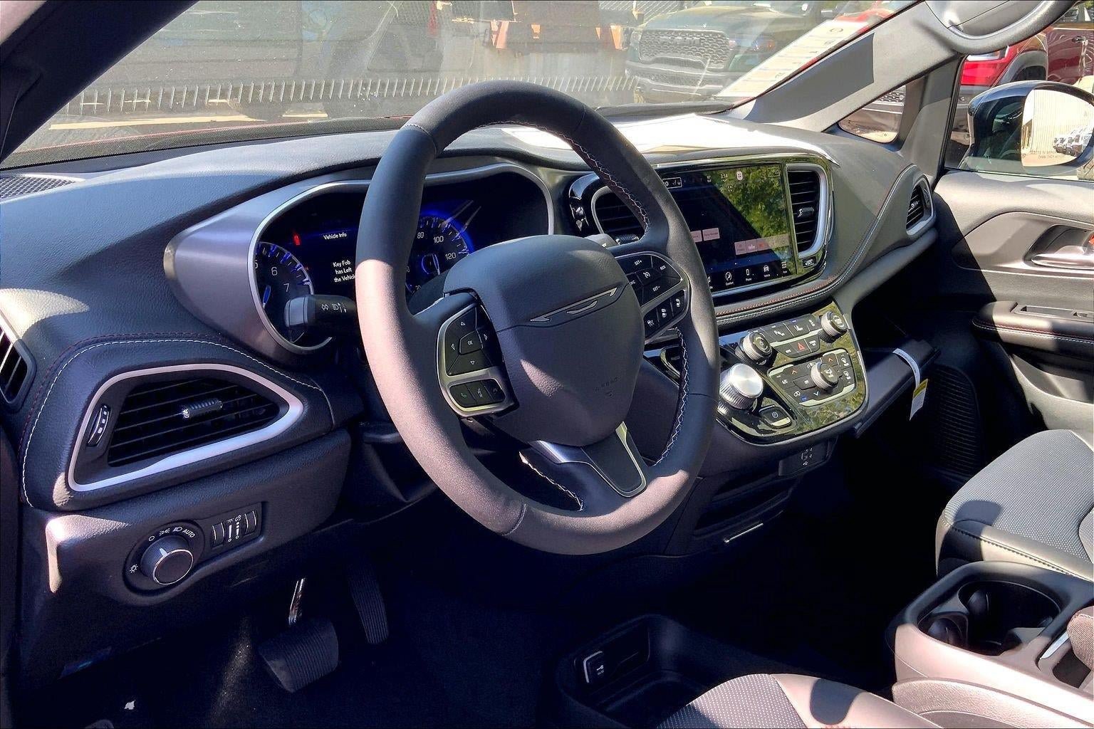 New 2027 Chrysler Pacifica Select FWD image 7