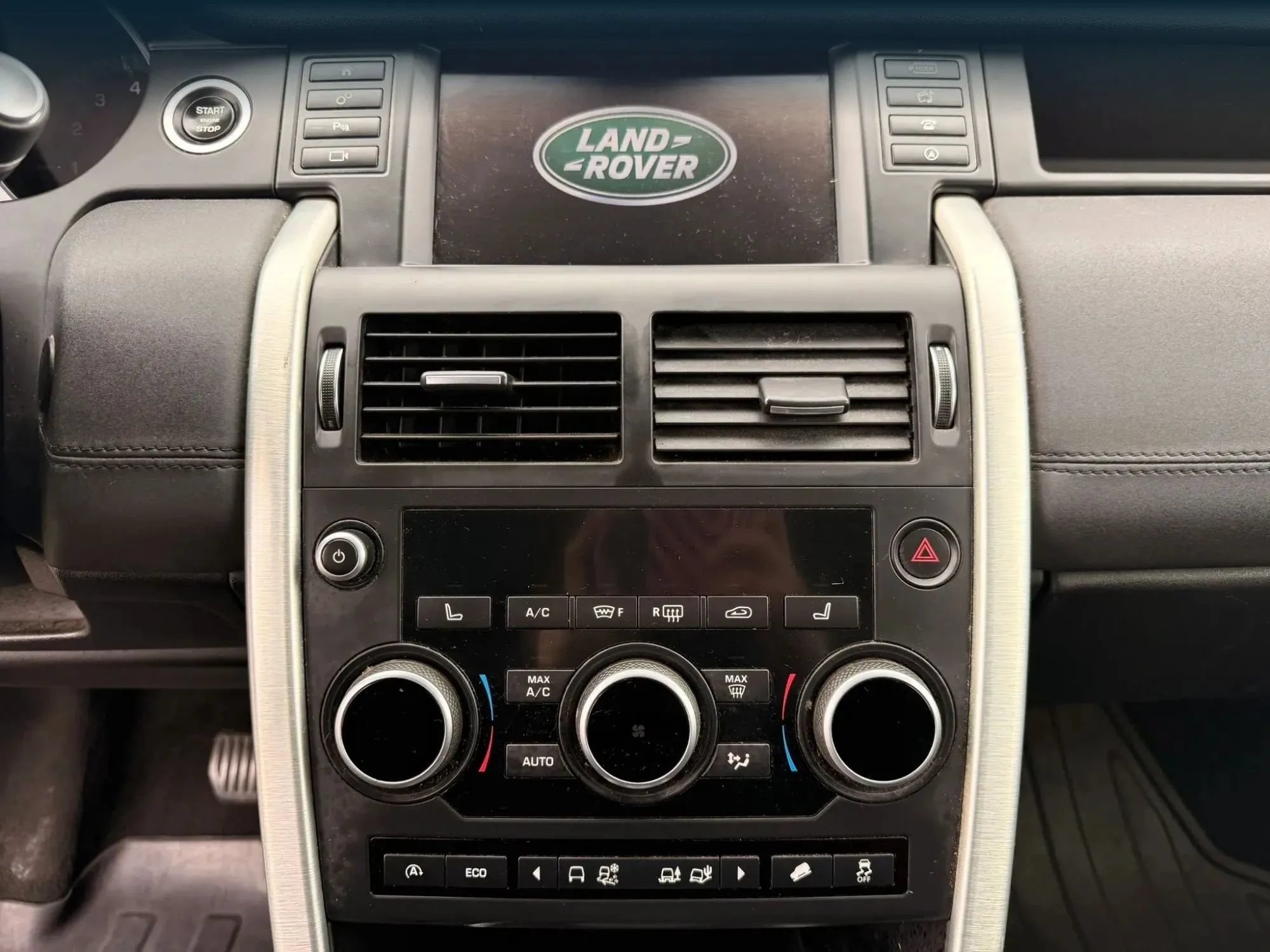 Used 2016 Land Rover Discovery Sport HSE AWD/4WD image 26