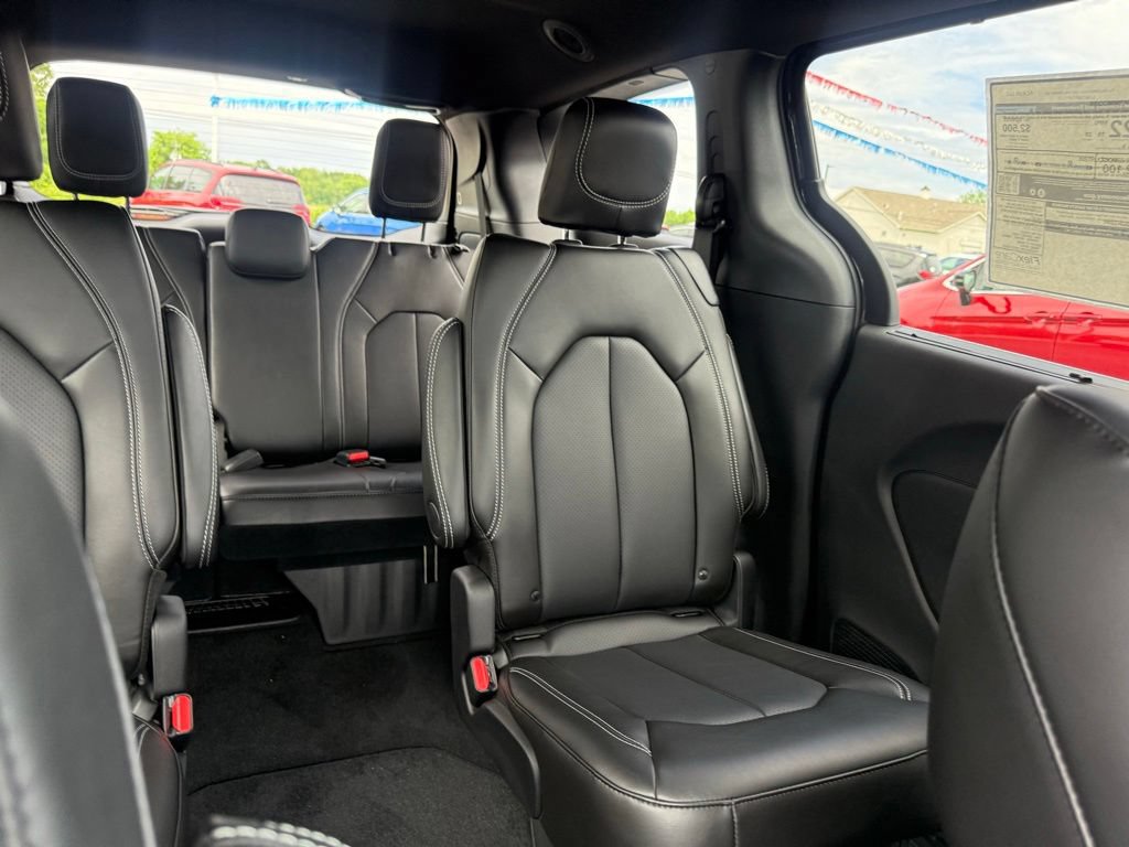 New 2027 Chrysler Pacifica Select FWD image 55