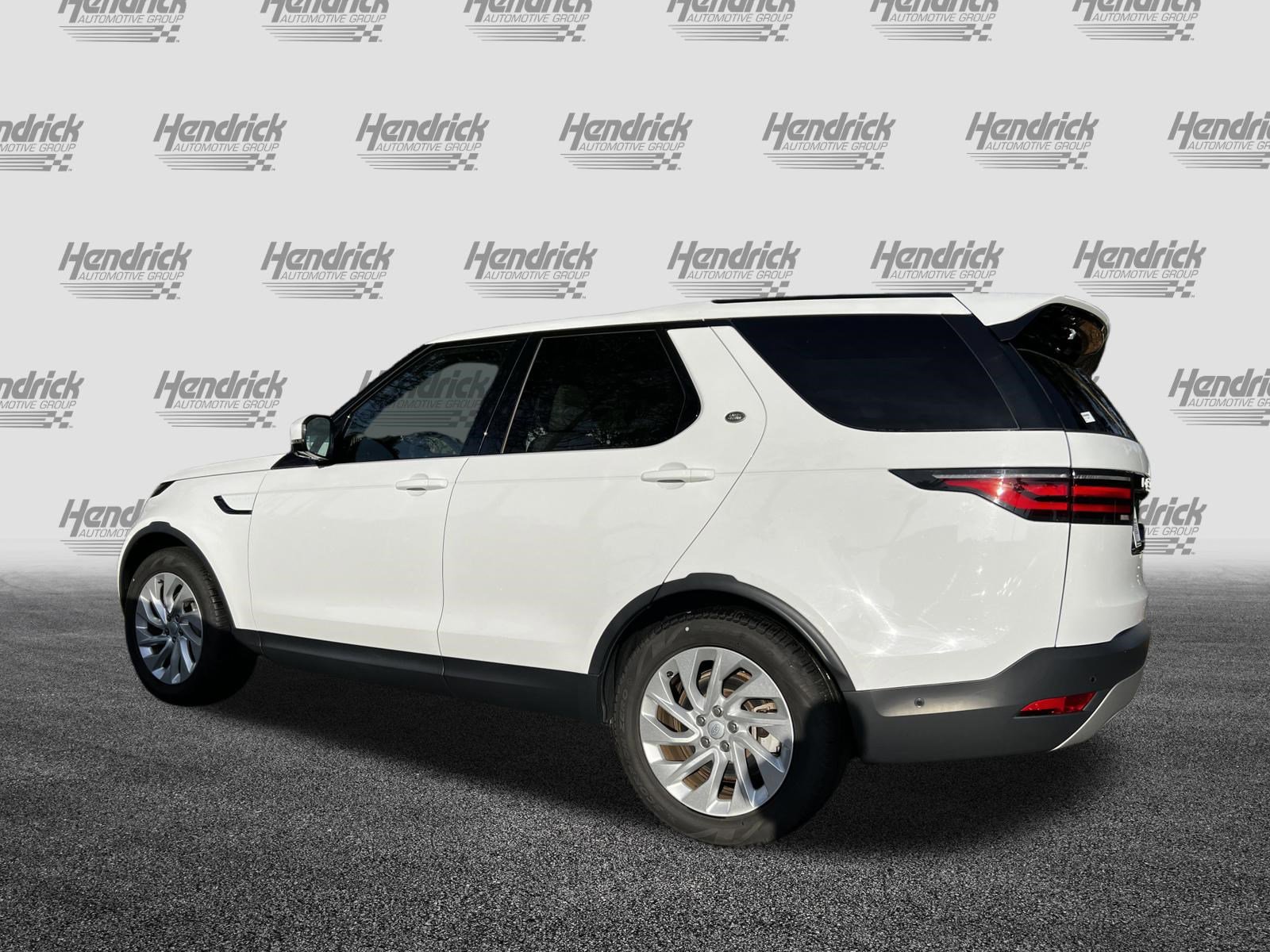 Used 2023 Land Rover Discovery S image 6