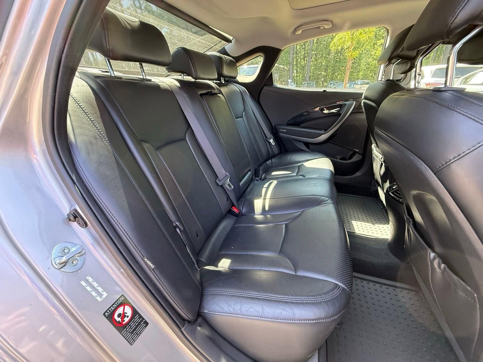 Used 2014 Hyundai Azera Limited w/ Option Group 02 FWD image 28