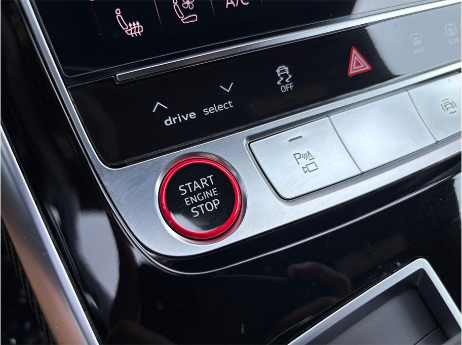 Used 2021 Audi RS Q8 w/ Black Optic Package AWD/4WD image 33
