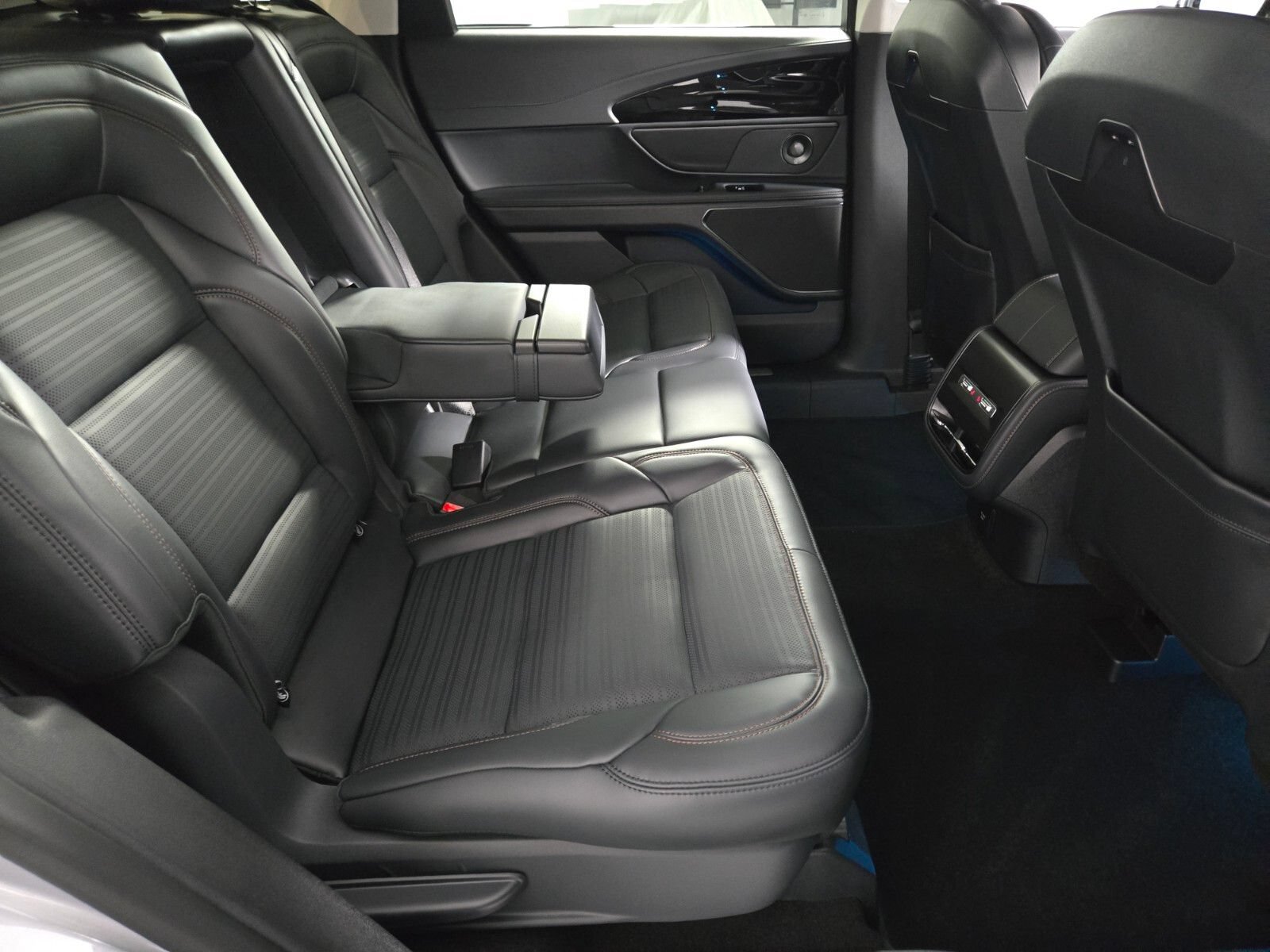 New 2026 Lincoln Nautilus Reserve w/ Jet Appearance Package AWD/4WD image 19