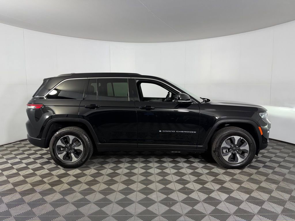 Used 2024 Jeep Grand Cherokee Limited 4xe w/ Luxury Tech Group II AWD/4WD image 5