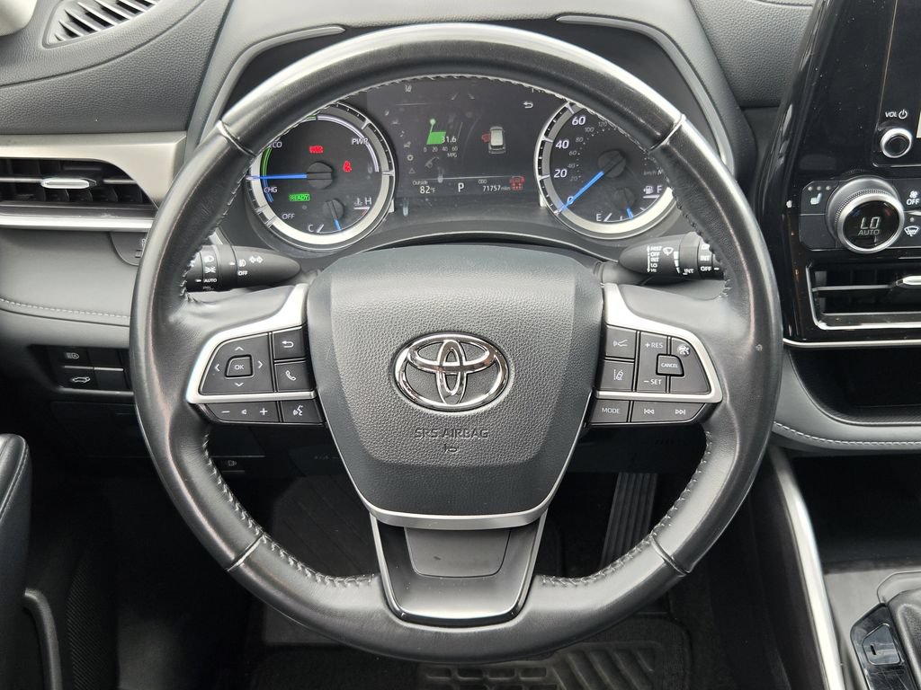 Used 2024 Toyota Highlander XLE FWD image 15